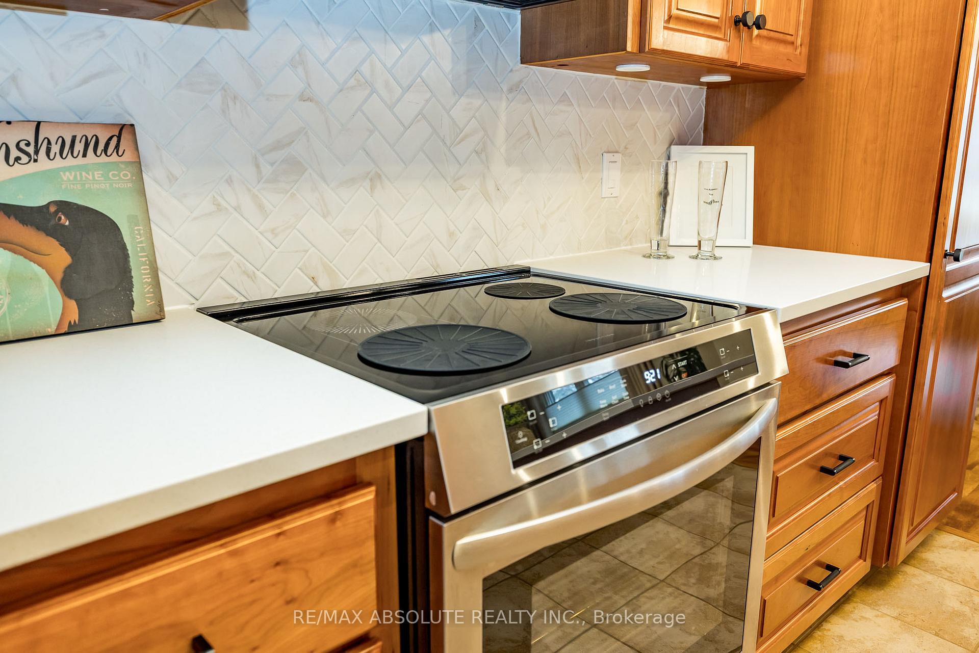 Photo 12 of 2581 Flannery Drive, Ottawa, Mooneys Bay/Riverside Park — HOMEH