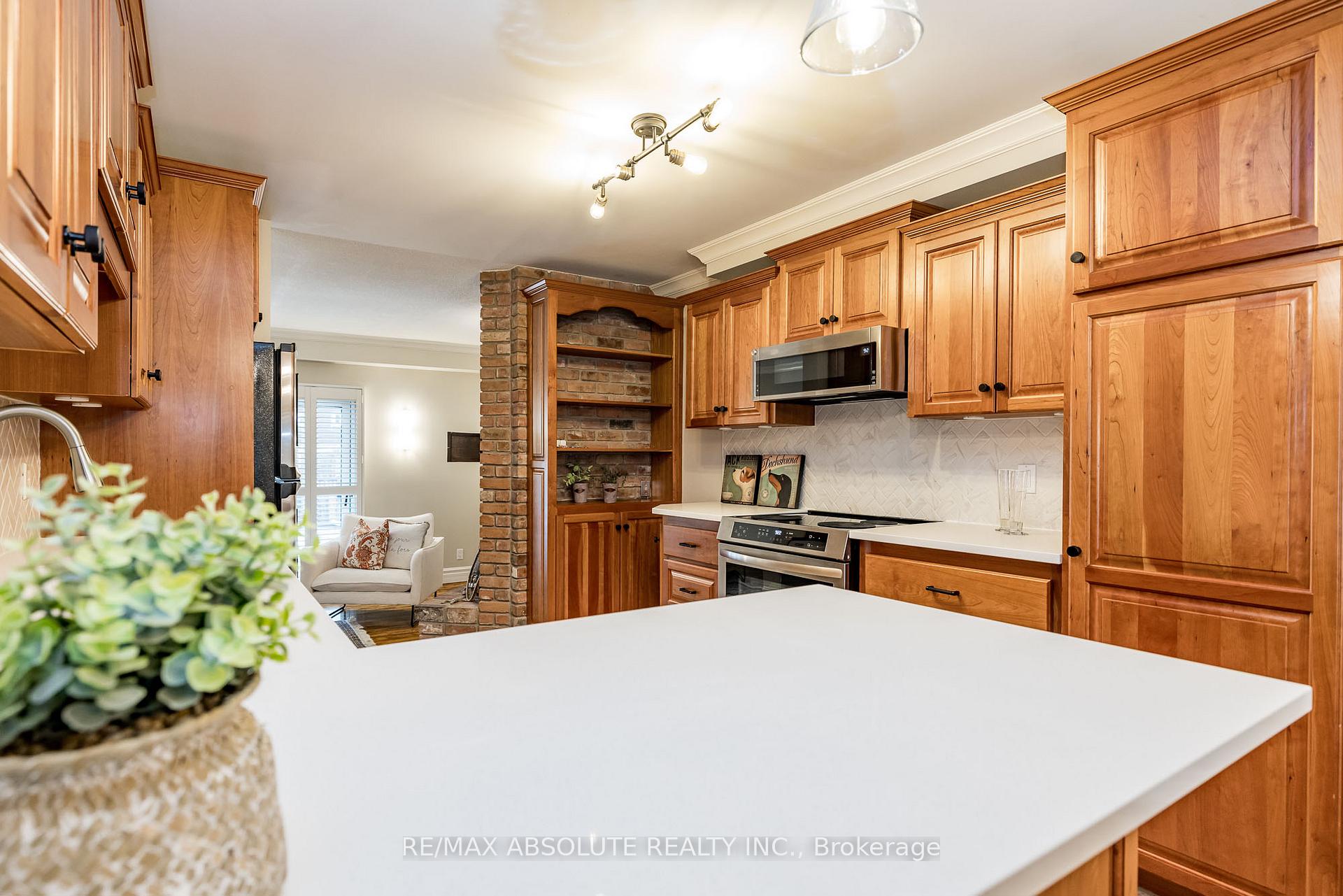 Photo 14 of 2581 Flannery Drive, Ottawa, Mooneys Bay/Riverside Park — HOMEH