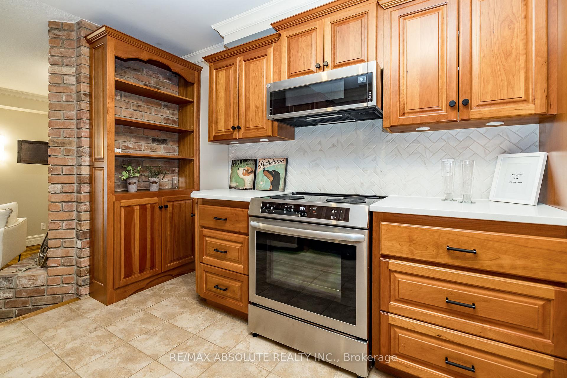 Photo 15 of 2581 Flannery Drive, Ottawa, Mooneys Bay/Riverside Park — HOMEH