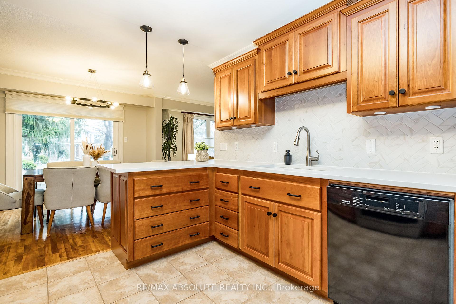 Photo 16 of 2581 Flannery Drive, Ottawa, Mooneys Bay/Riverside Park — HOMEH
