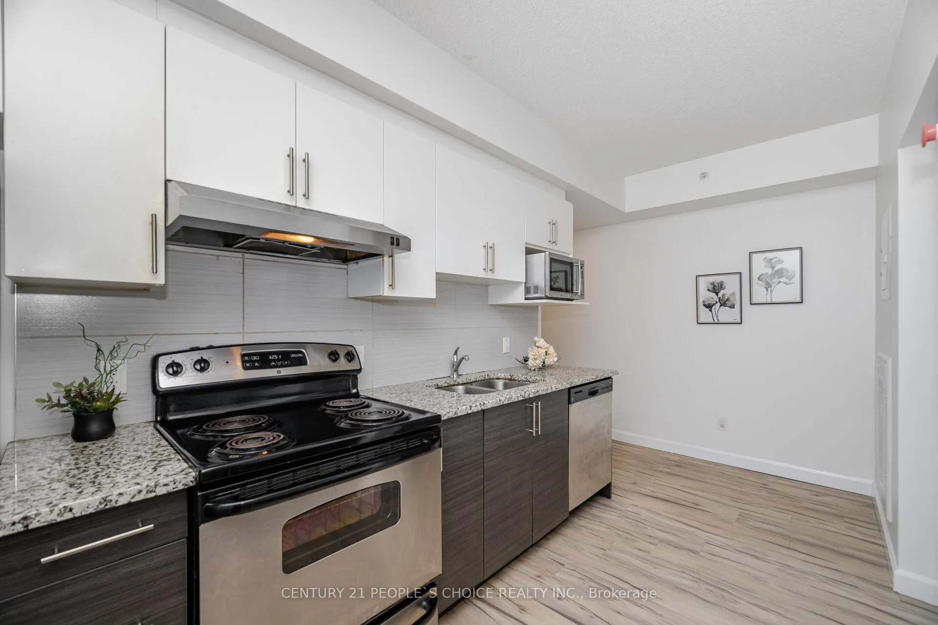 Photo 11 of Unit 1316, 258 A Sunview Street, Waterloo, Beechwood/University — HOMEH
