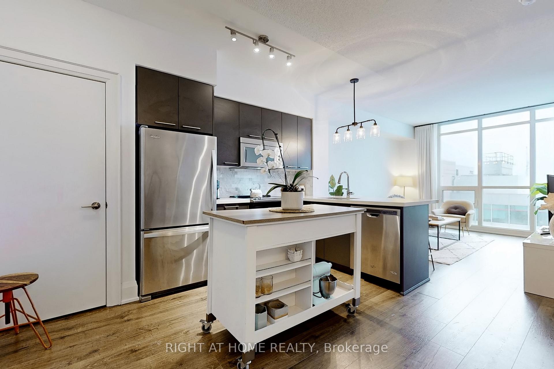 Photo 1 of Unit 1506, 30 Roehampton Avenue, Toronto, Mount Pleasant East — HOMEH