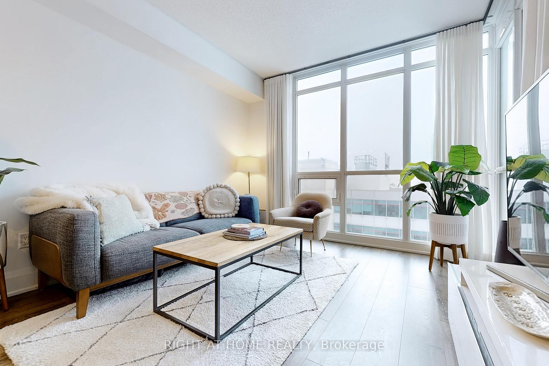 Photo 2 of Unit 1506, 30 Roehampton Avenue, Toronto, Mount Pleasant East — HOMEH