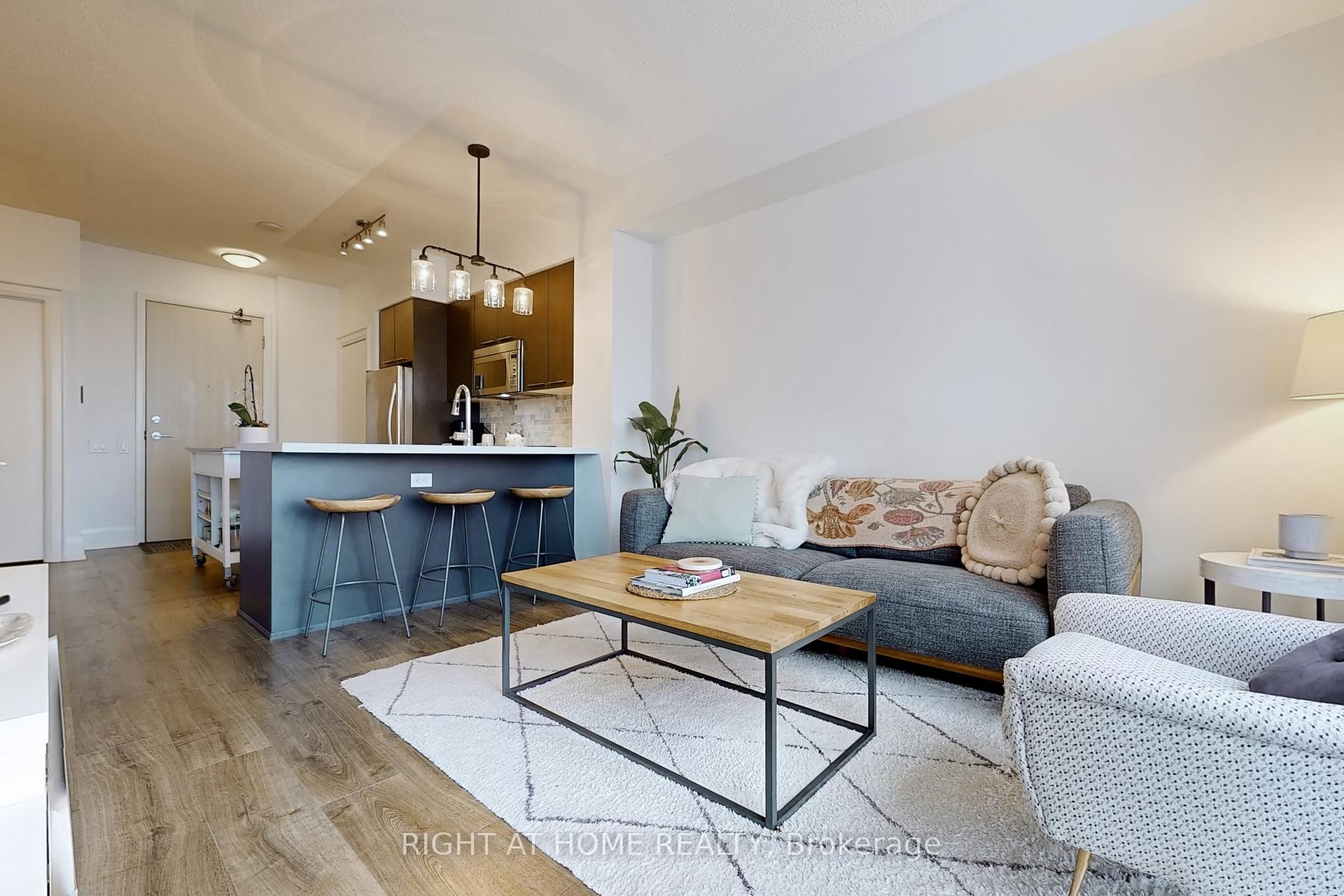 Photo 4 of Unit 1506, 30 Roehampton Avenue, Toronto, Mount Pleasant East — HOMEH
