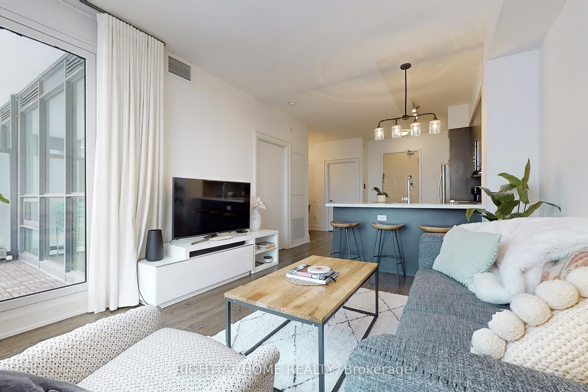 Photo 5 of Unit 1506, 30 Roehampton Avenue, Toronto, Mount Pleasant East — HOMEH