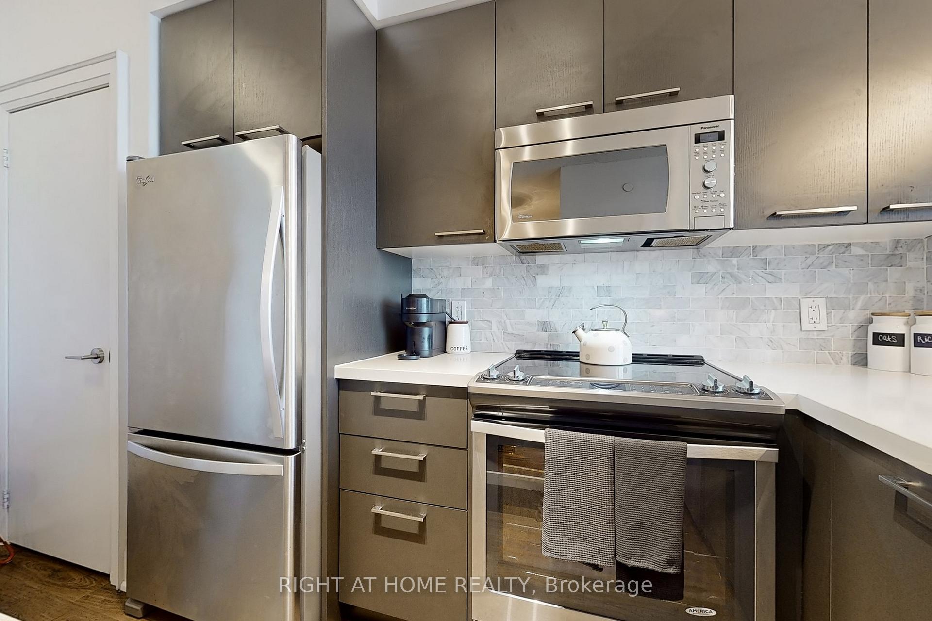 Photo 10 of Unit 1506, 30 Roehampton Avenue, Toronto, Mount Pleasant East — HOMEH