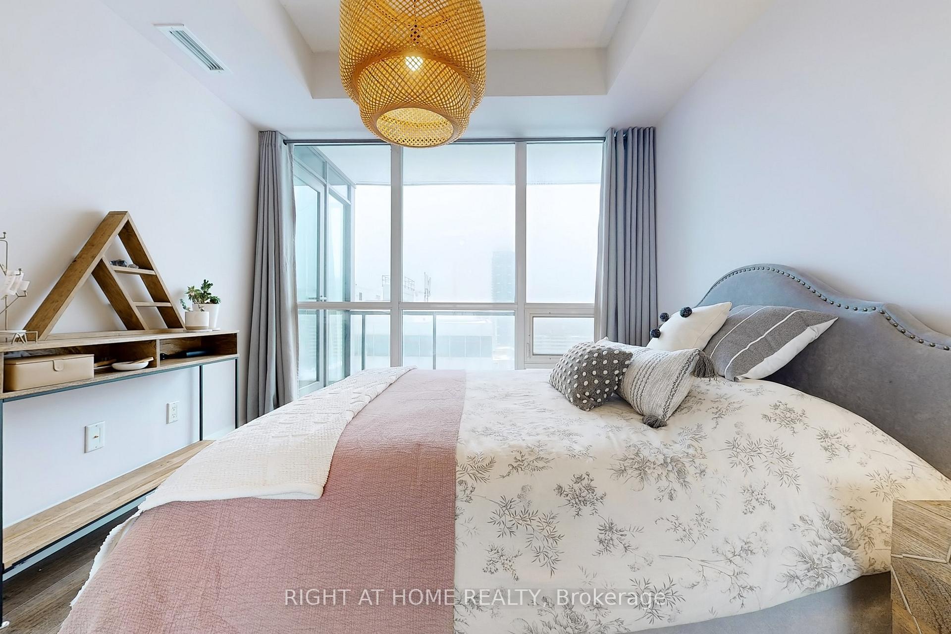 Photo 12 of Unit 1506, 30 Roehampton Avenue, Toronto, Mount Pleasant East — HOMEH