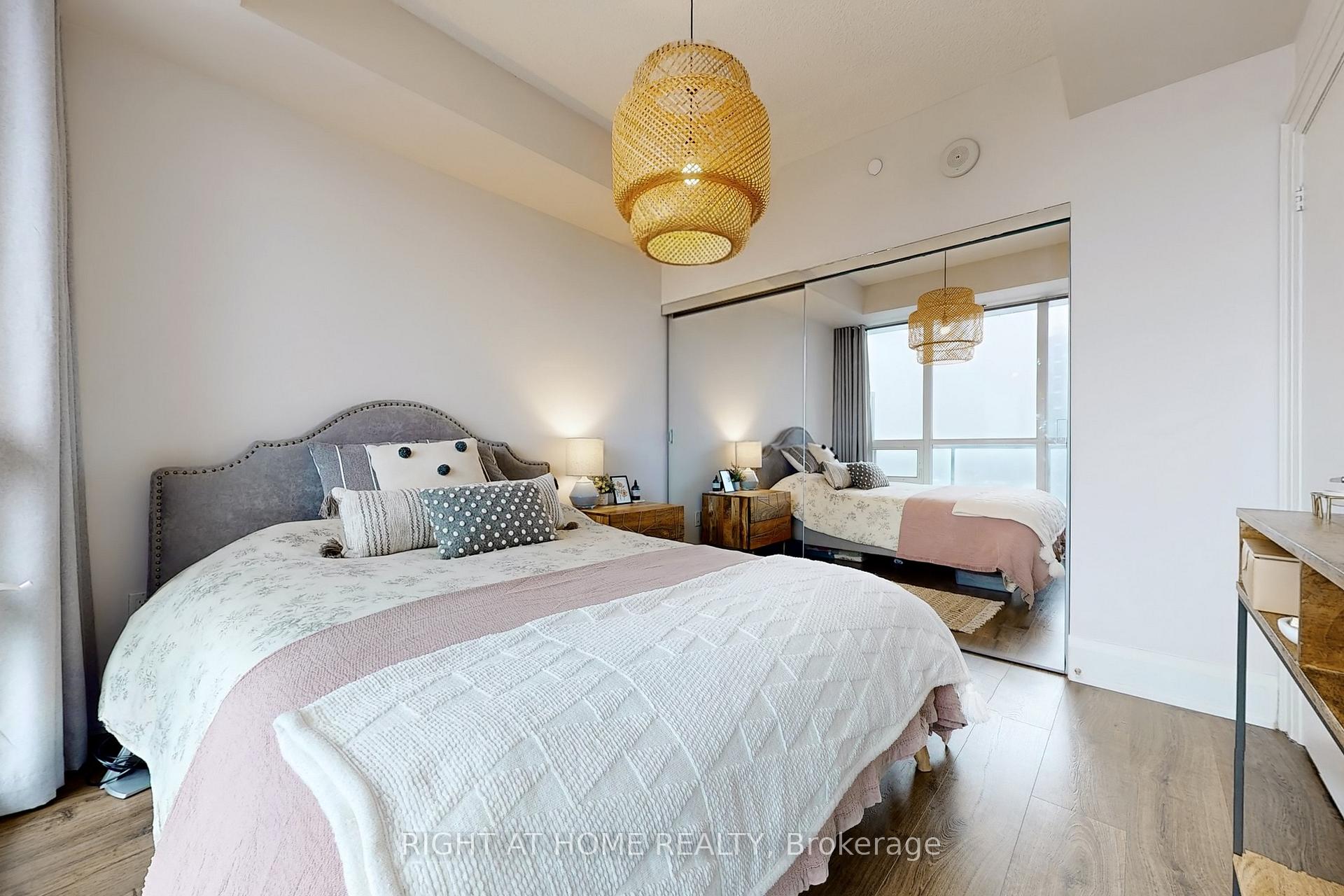 Photo 13 of Unit 1506, 30 Roehampton Avenue, Toronto, Mount Pleasant East — HOMEH
