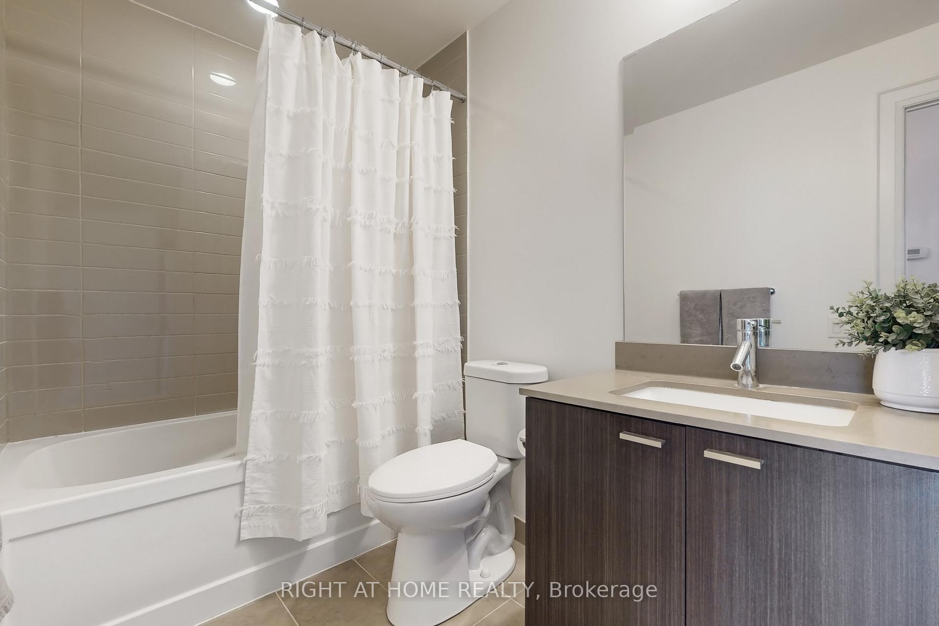 Photo 17 of Unit 1506, 30 Roehampton Avenue, Toronto, Mount Pleasant East — HOMEH