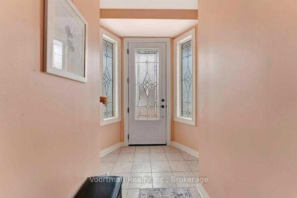 Photo 3 of Unit 20, 98 Silverbirch Boulevard, Hamilton, Rural Glanbrook — HOMEH