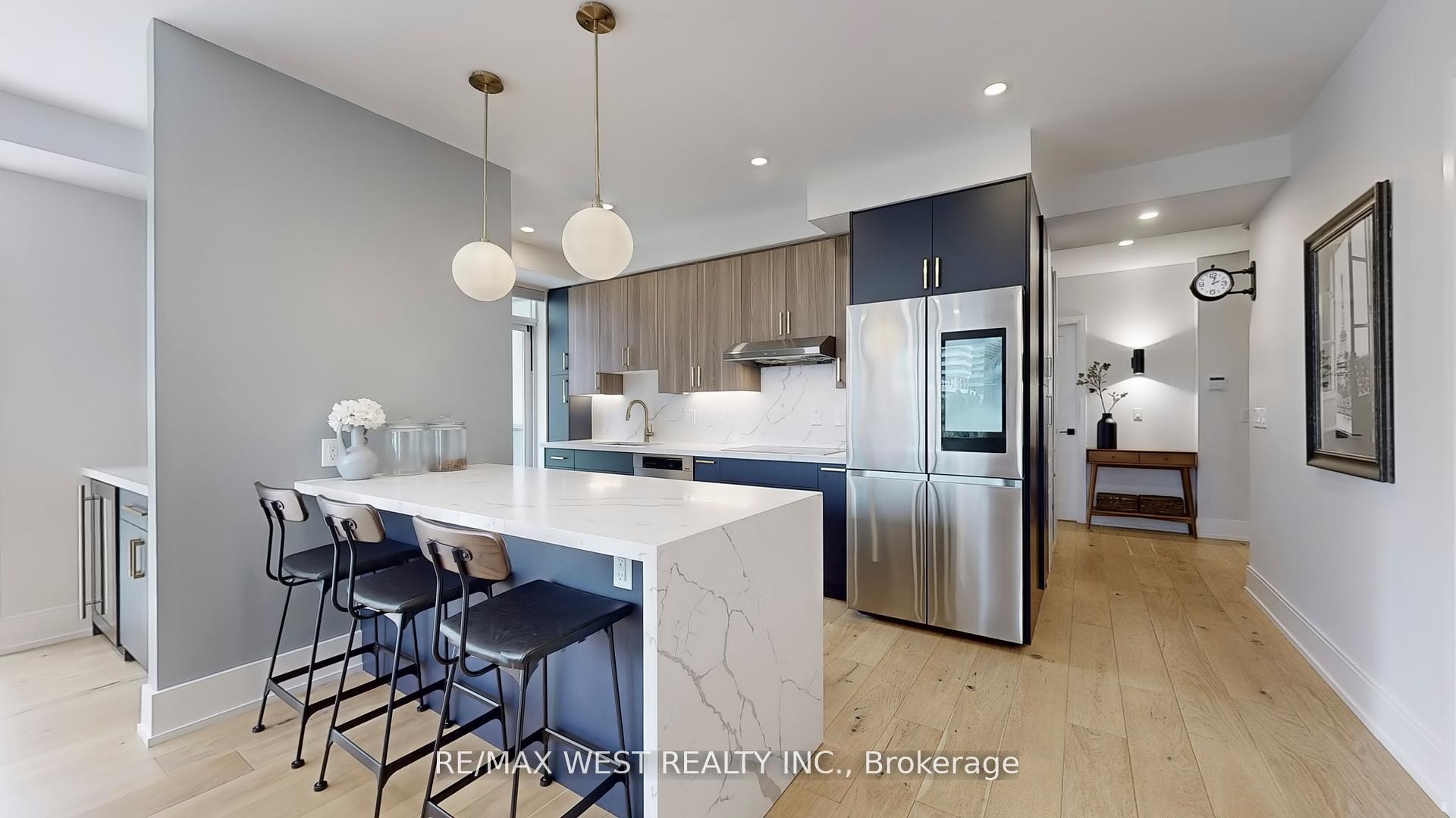 Photo 2 of Unit 314, 70 Roehampton Avenue, Toronto, Mount Pleasant West — HOMEH