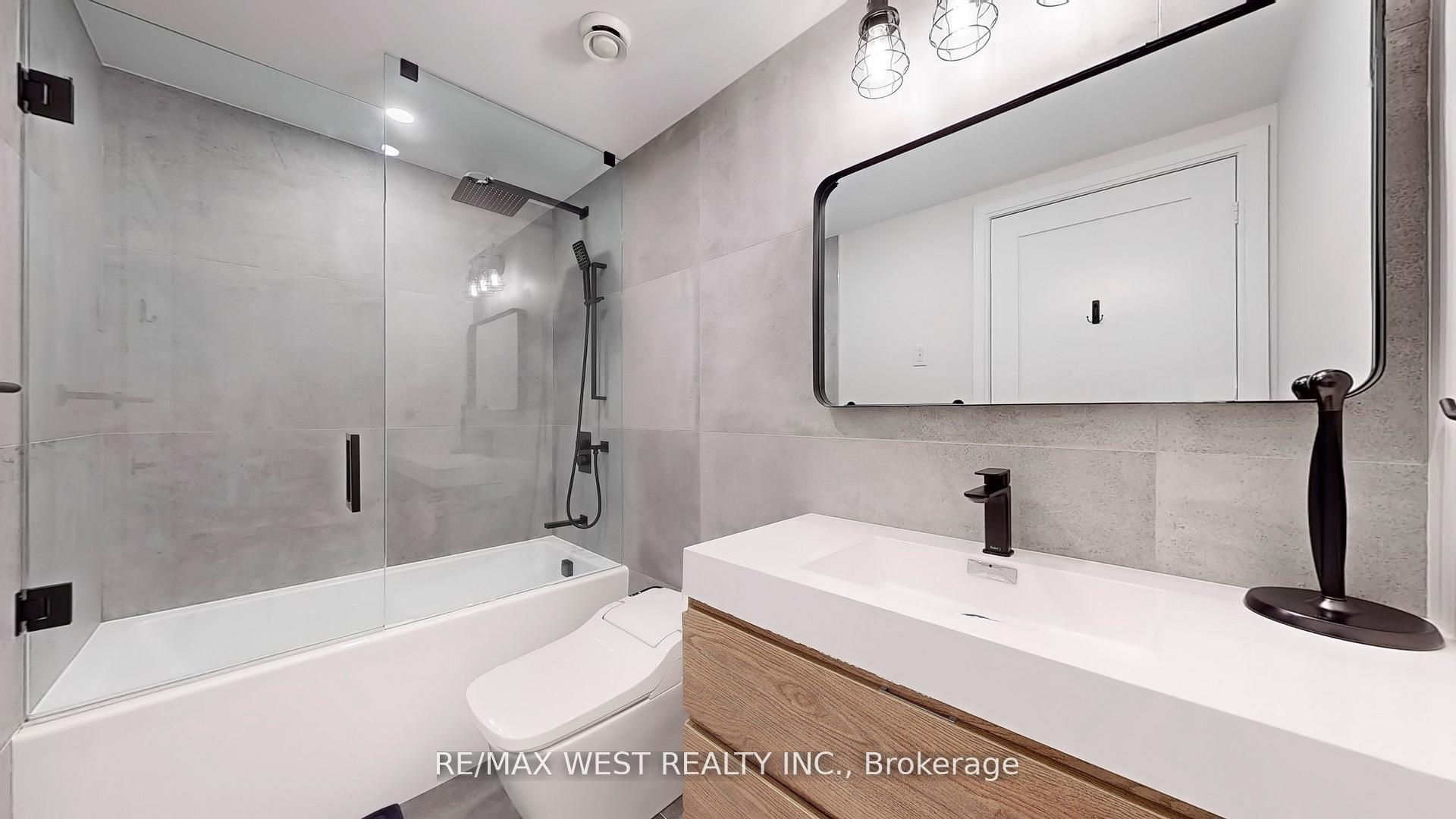 Photo 10 of Unit 314, 70 Roehampton Avenue, Toronto, Mount Pleasant West — HOMEH