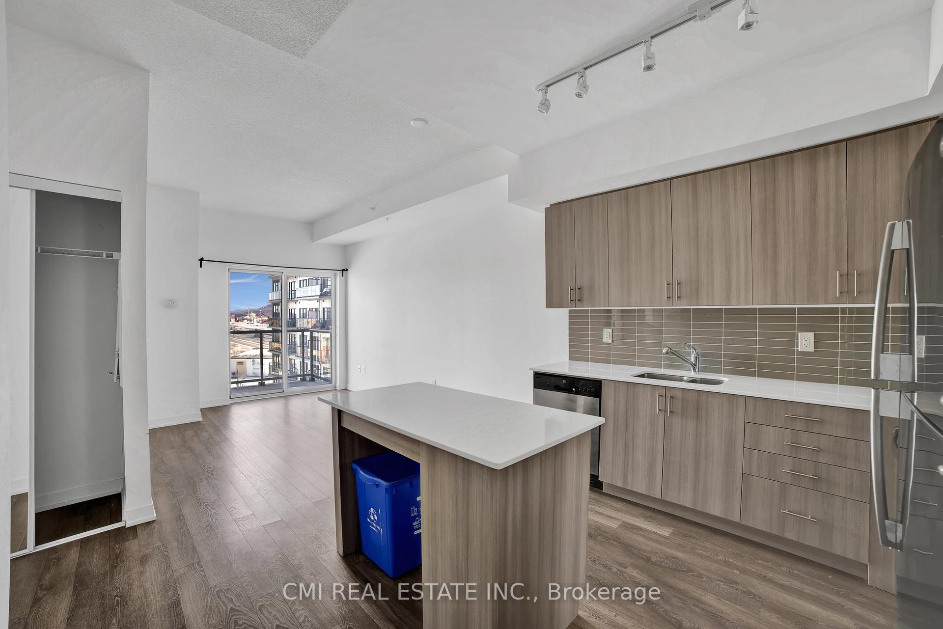 Photo 8 of Unit 508, 550 North Service Road, Grimsby, Grimsby Beach — HOMEH