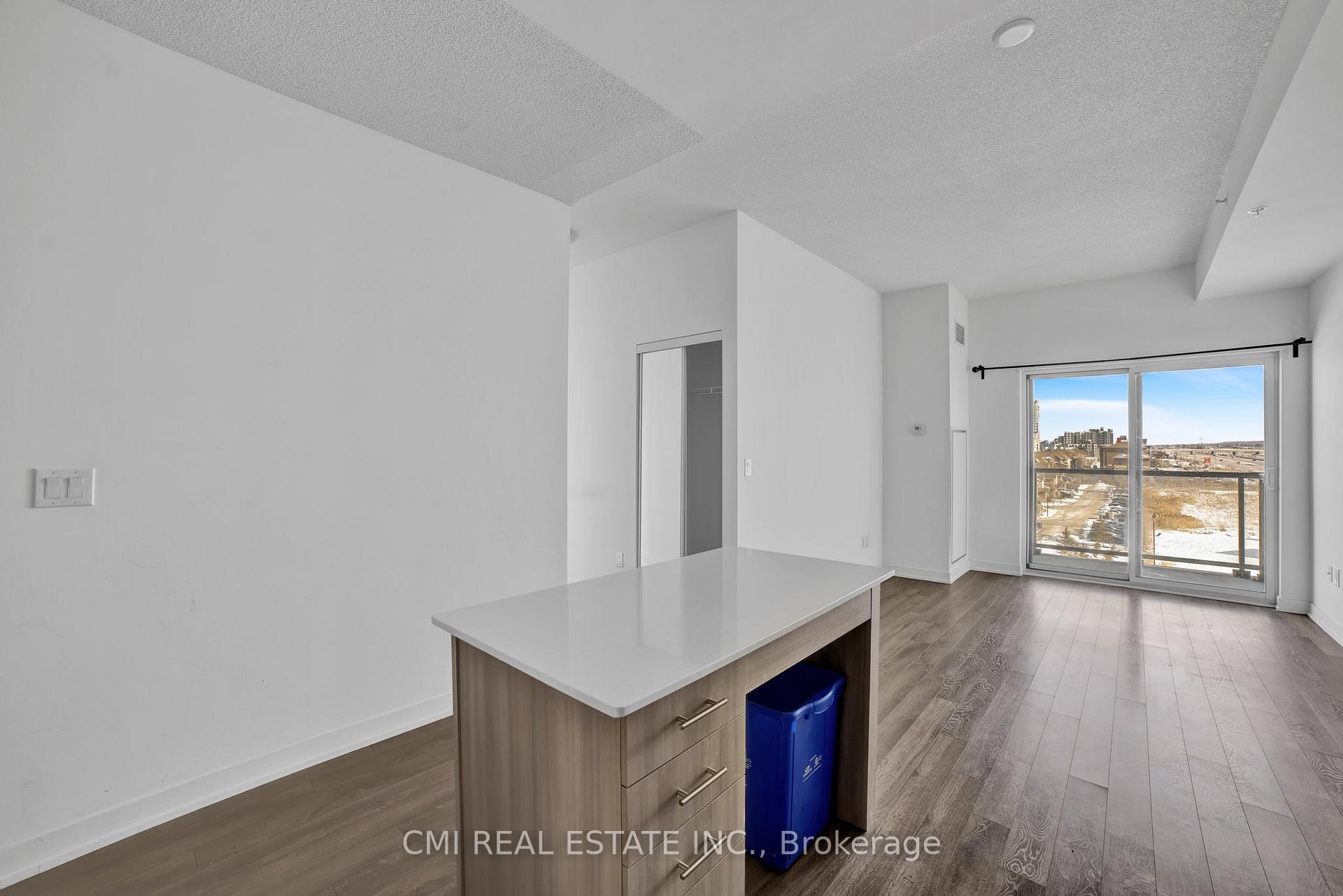 Photo 11 of Unit 508, 550 North Service Road, Grimsby, Grimsby Beach — HOMEH