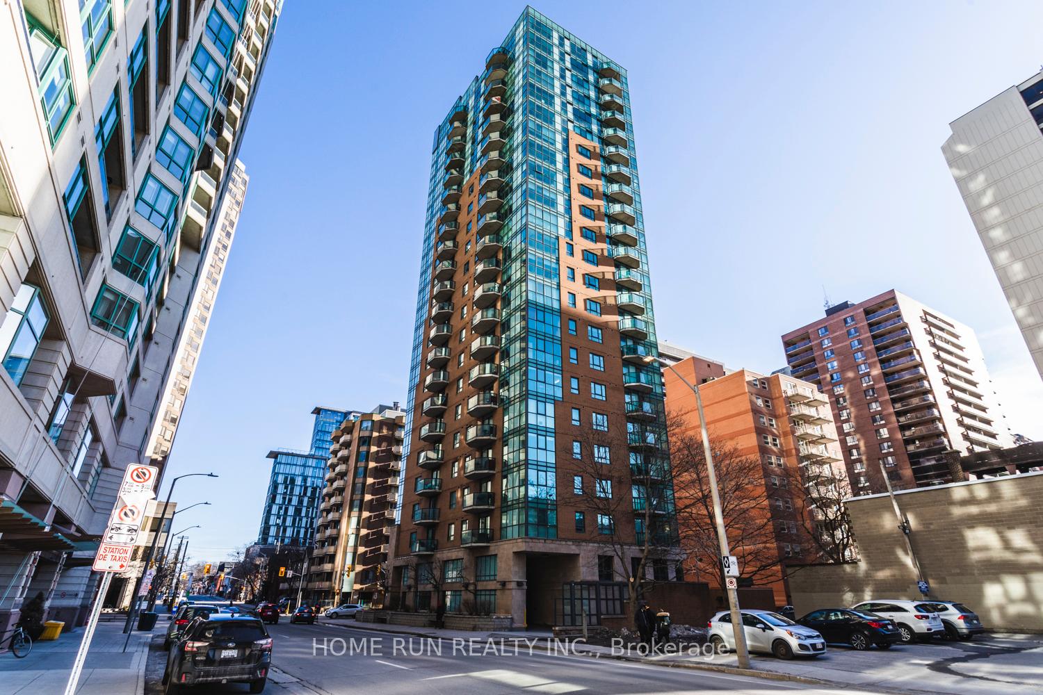 Front of Unit 1201, 445 Laurier Avenue W