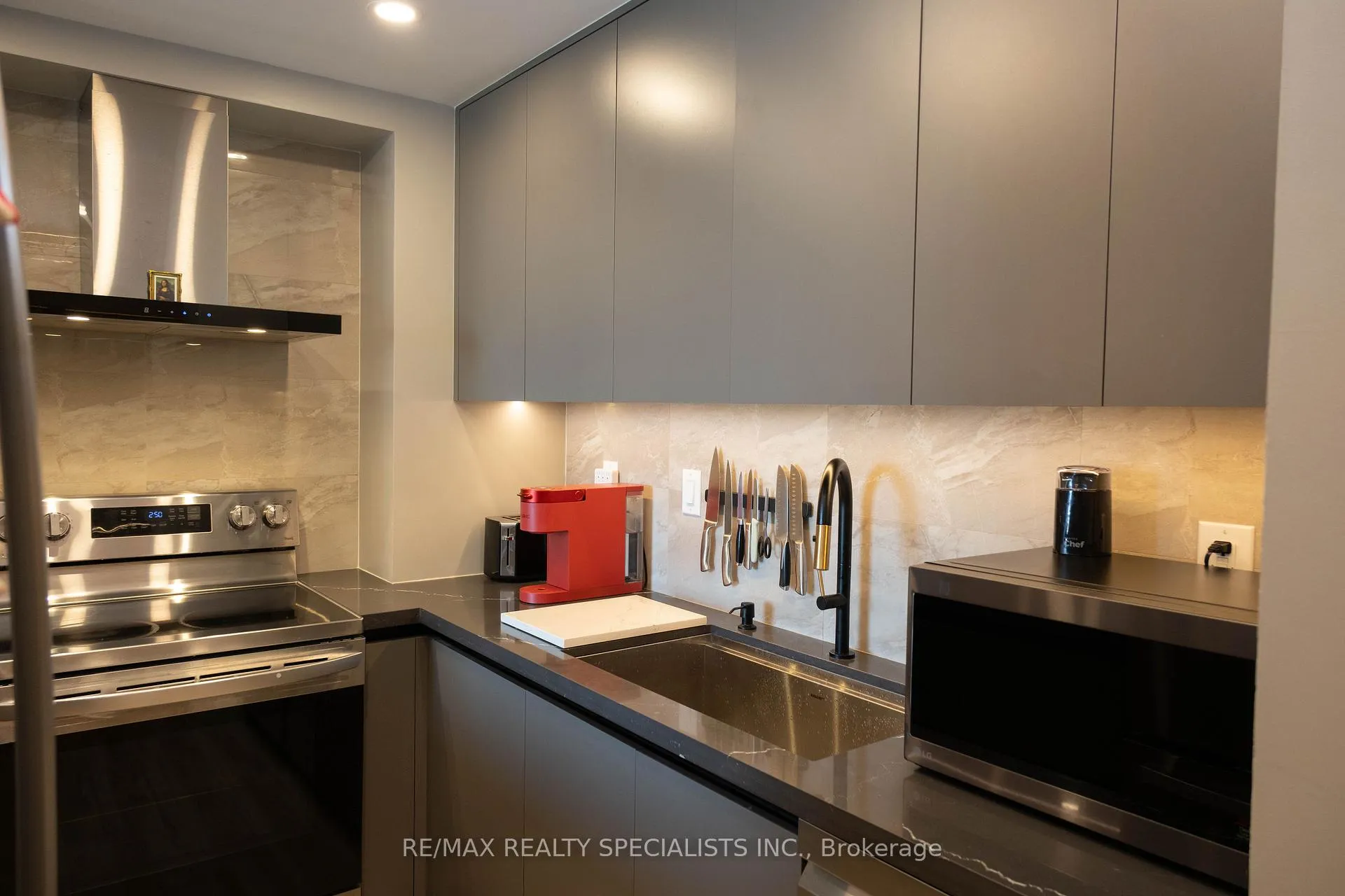 Photo 2 of Unit 802, 222 Jackson Street W, Hamilton, Durand — HOMEH