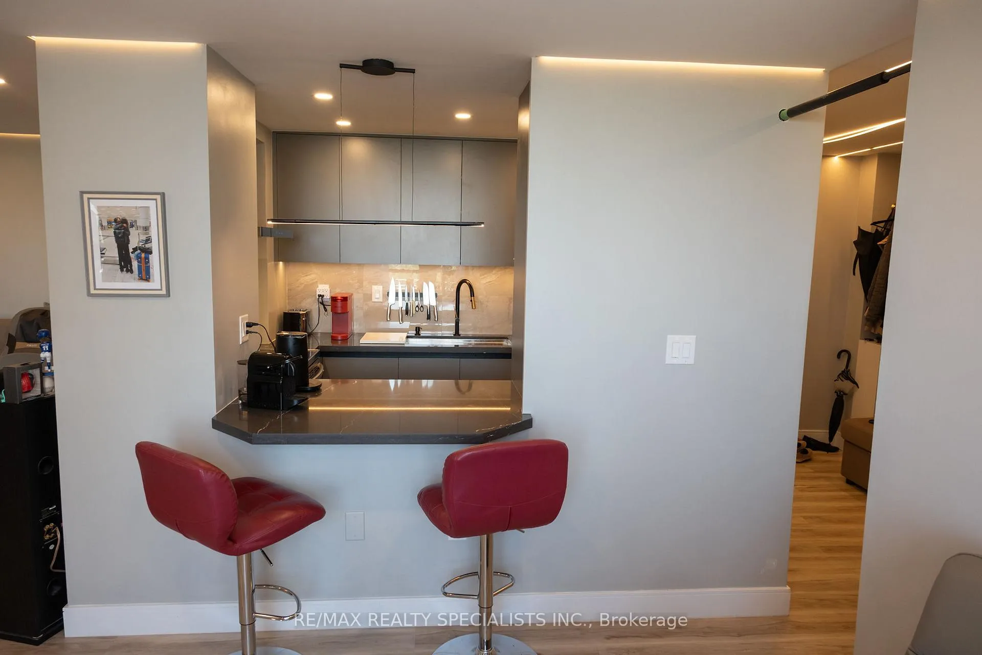 Photo 3 of Unit 802, 222 Jackson Street W, Hamilton, Durand — HOMEH