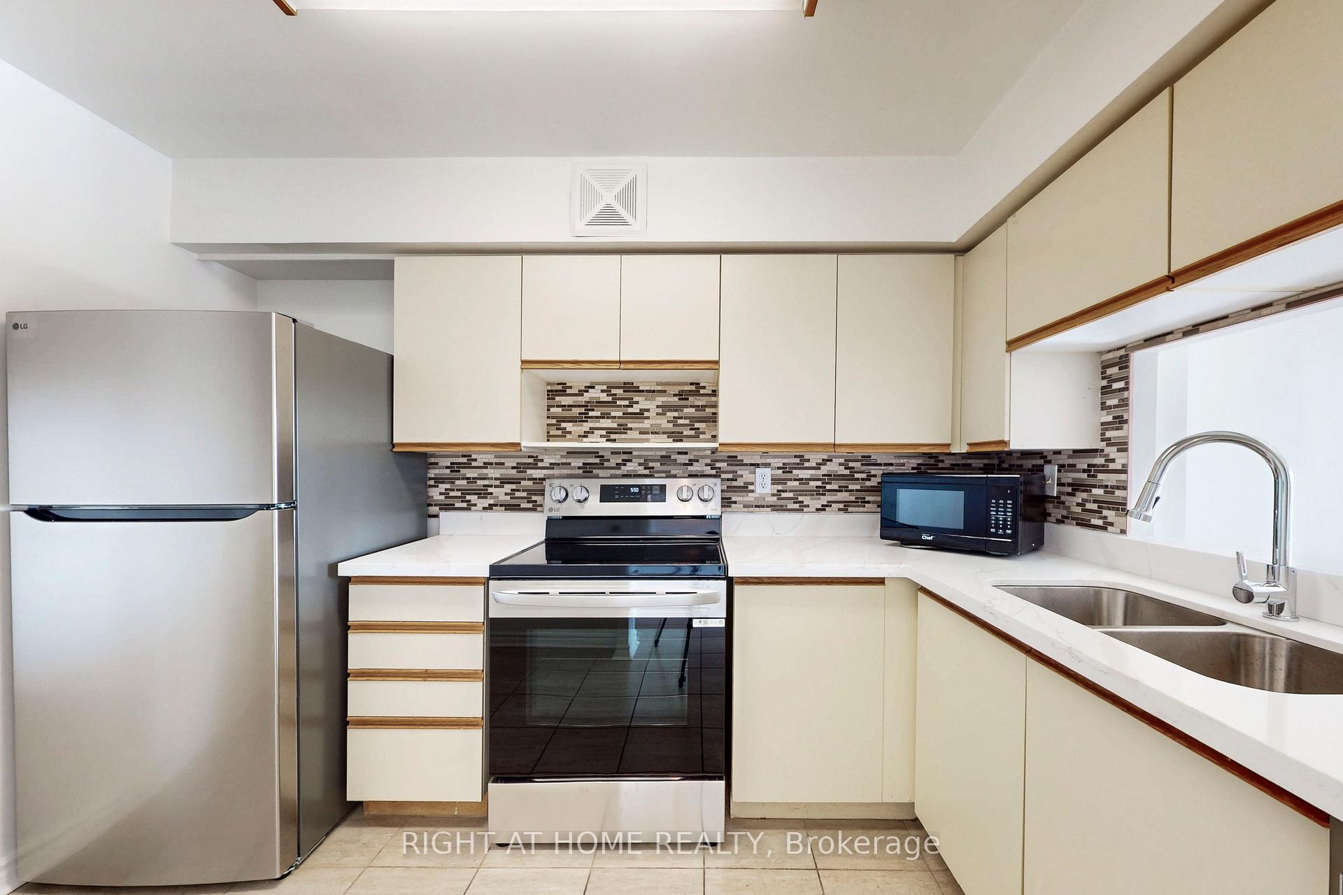 Photo 4 of Unit 1107, 4 Park Vista, Toronto, O'Connor-Parkview — HOMEH