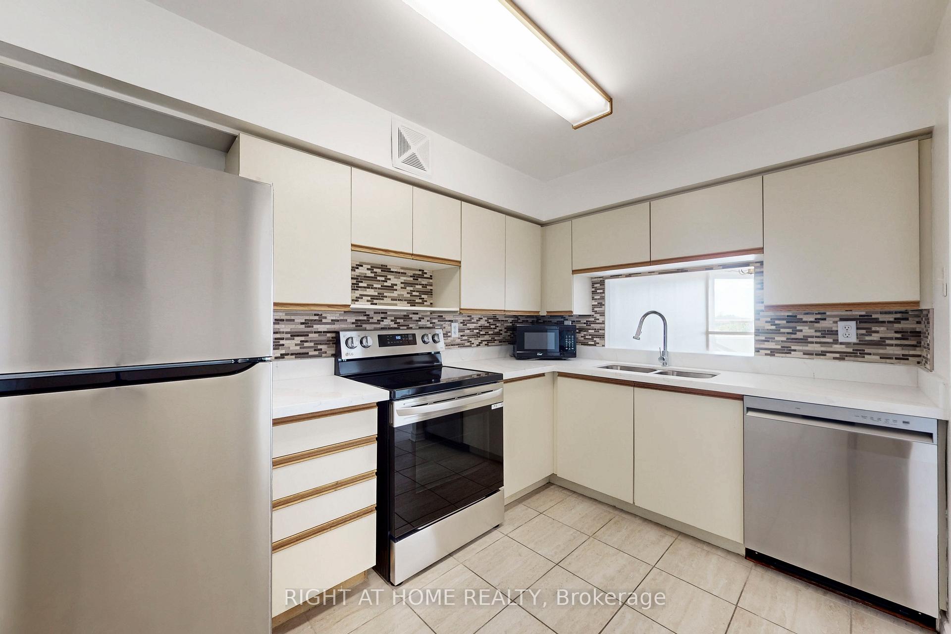 Photo 5 of Unit 1107, 4 Park Vista, Toronto, O'Connor-Parkview — HOMEH