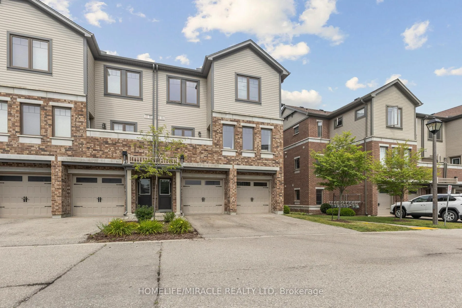 Photo 2 of Unit 15, 39 Kay Crescent, Guelph, Pineridge/Westminster Woods — HOMEH