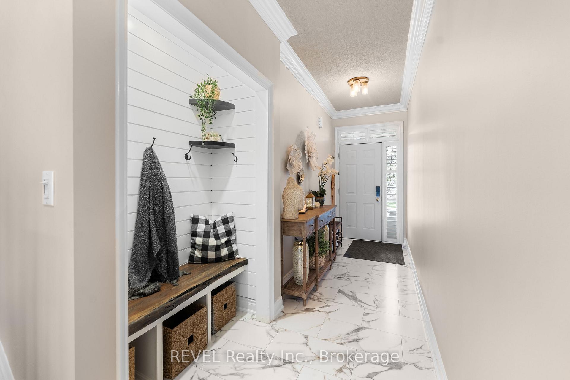 Photo 3 of Unit 20, 31 Sunvale Place, Hamilton, Lakeshore — HOMEH
