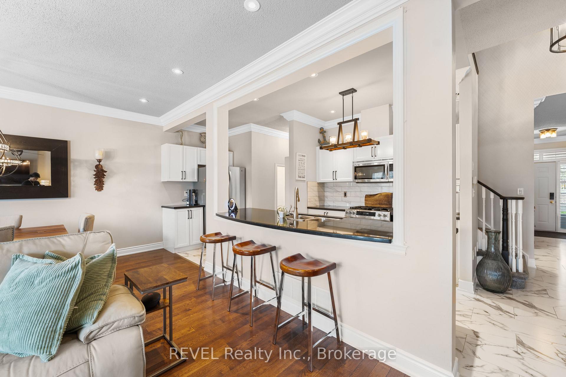 Photo 8 of Unit 20, 31 Sunvale Place, Hamilton, Lakeshore — HOMEH