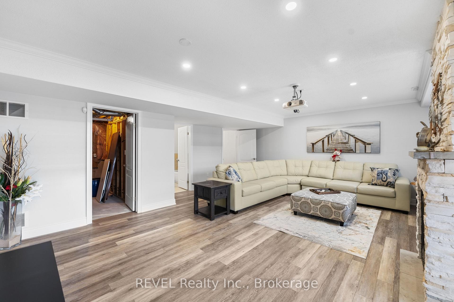 Photo 34 of Unit 20, 31 Sunvale Place, Hamilton, Lakeshore — HOMEH