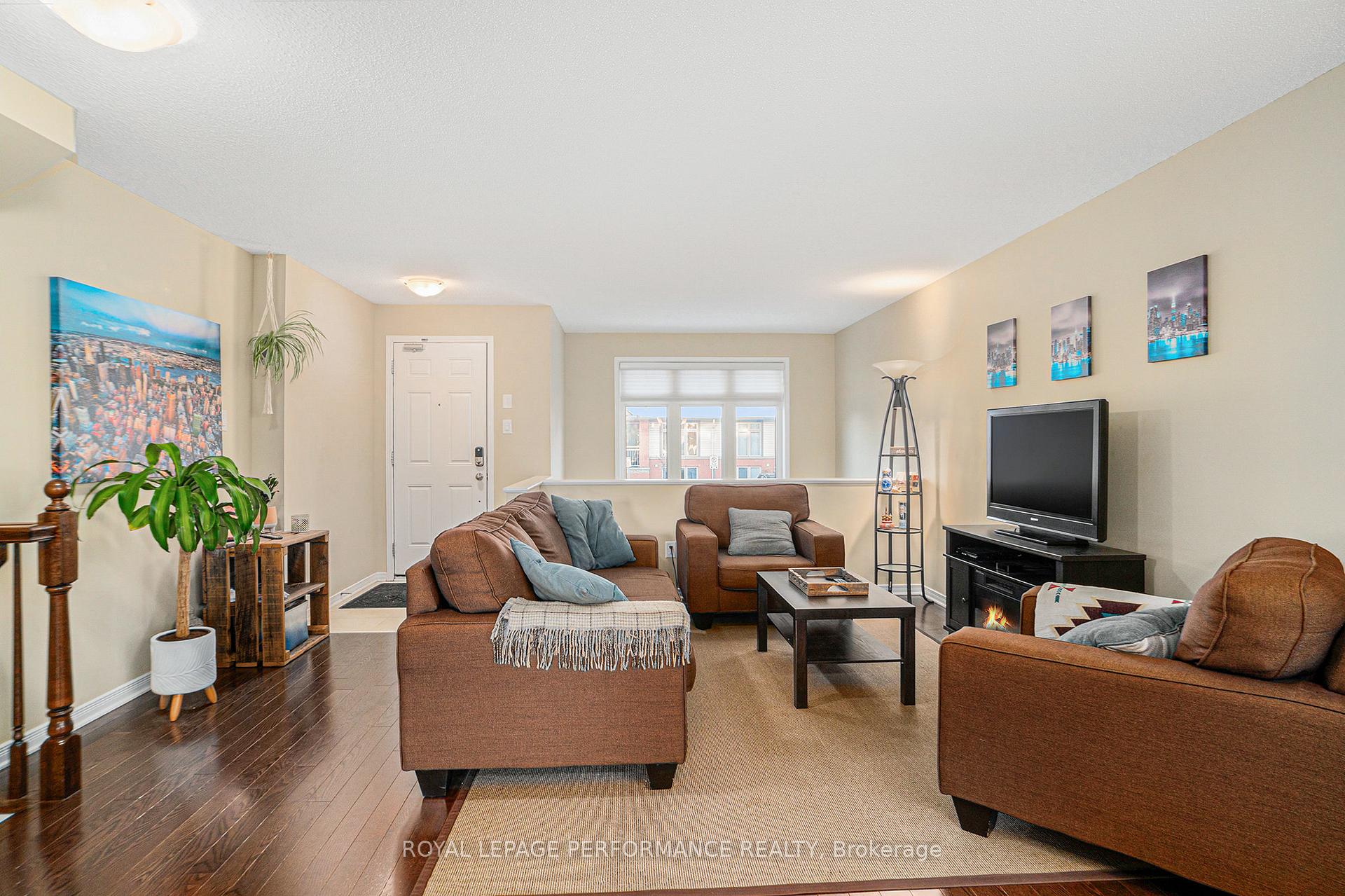 Photo 4 of 314 Galston, Ottawa, Mer Bleue/Bradley Estates/Anderson Park — HOMEH