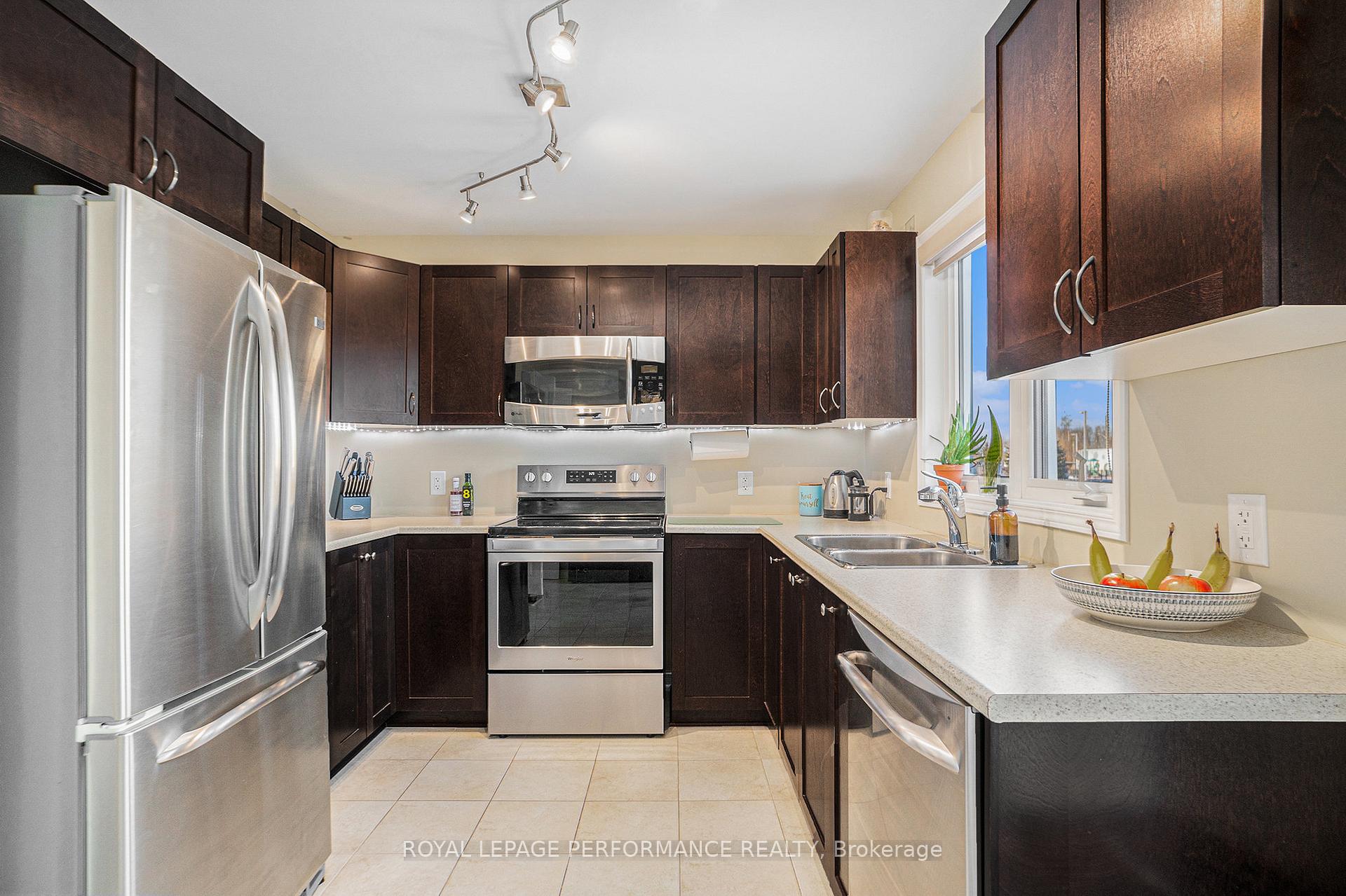 Photo 10 of 314 Galston, Ottawa, Mer Bleue/Bradley Estates/Anderson Park — HOMEH