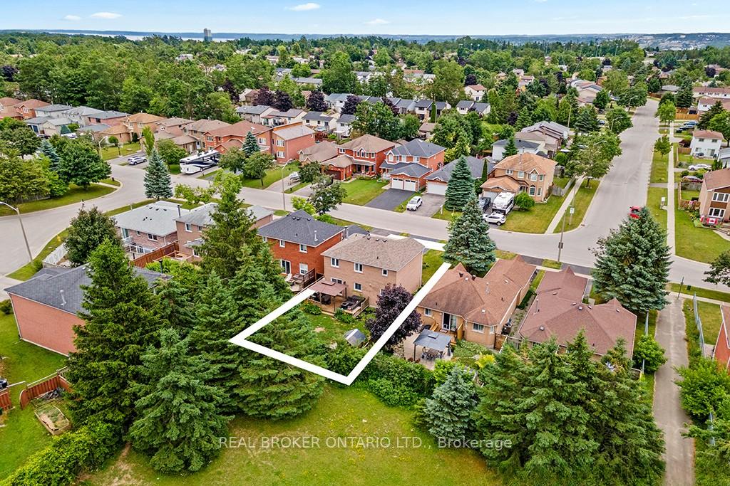 Photo 7 of 48 Mcveigh Drive, Barrie, Northwest — HOMEH