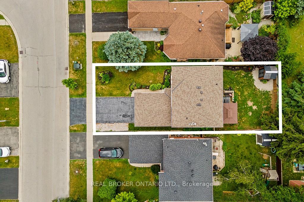Photo 8 of 48 Mcveigh Drive, Barrie, Northwest — HOMEH