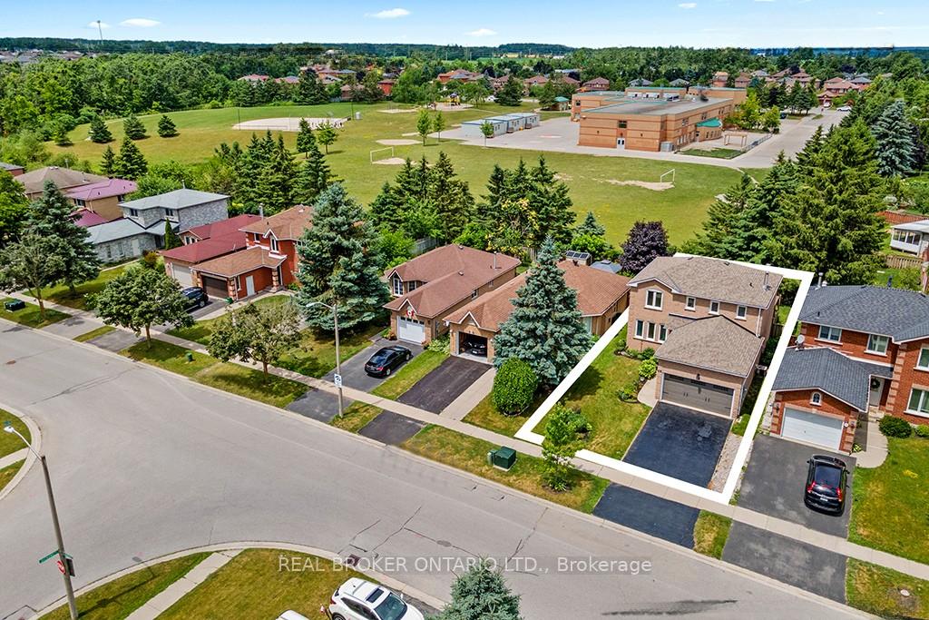 Photo 10 of 48 Mcveigh Drive, Barrie, Northwest — HOMEH