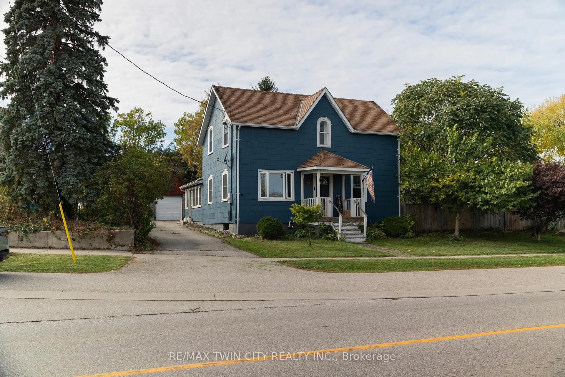 Front of 47 Simcoe Street