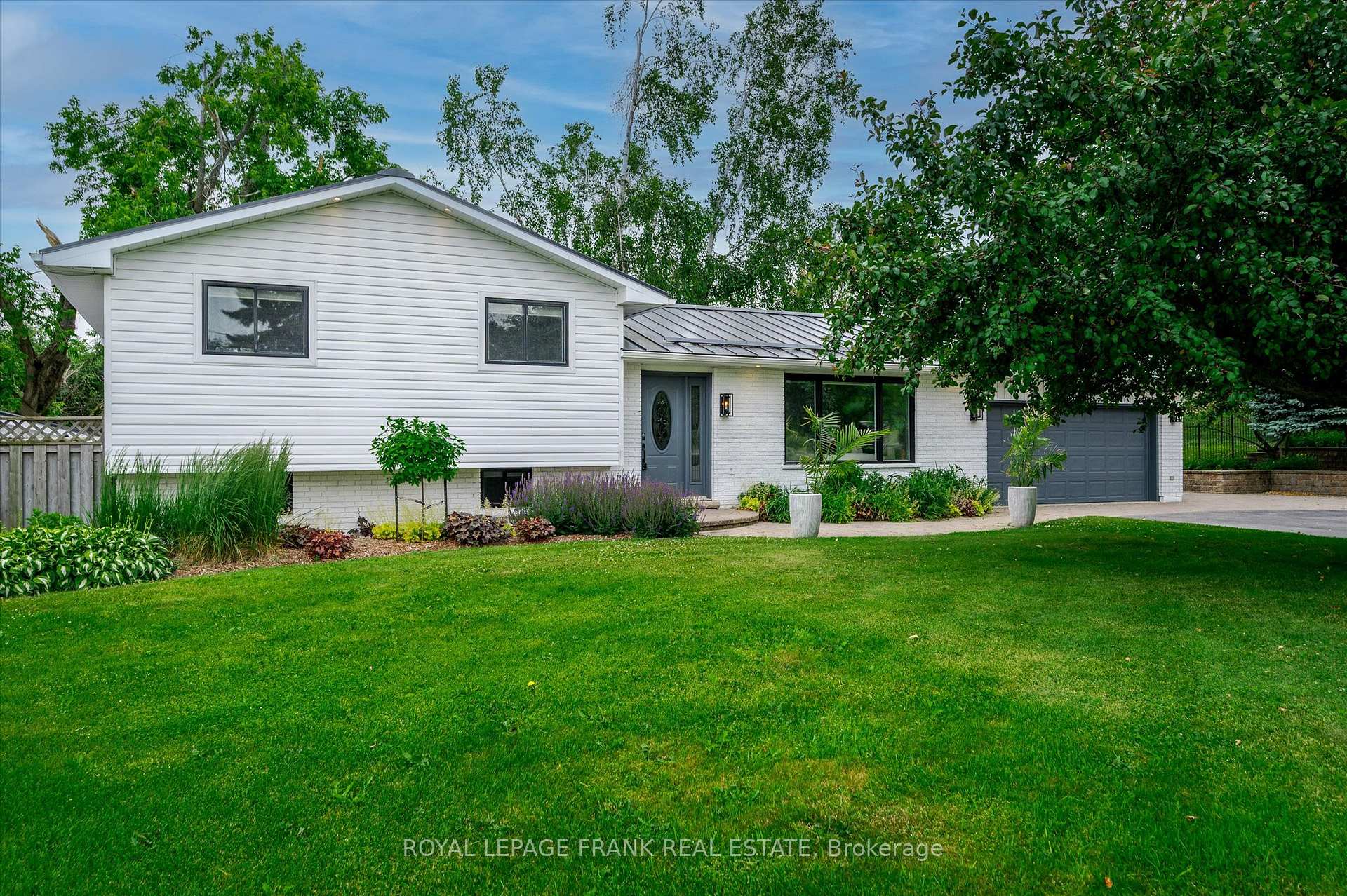 Photo 3 of 1954 Cathcart Crescent, Cavan Monaghan, Cavan Twp — HOMEH