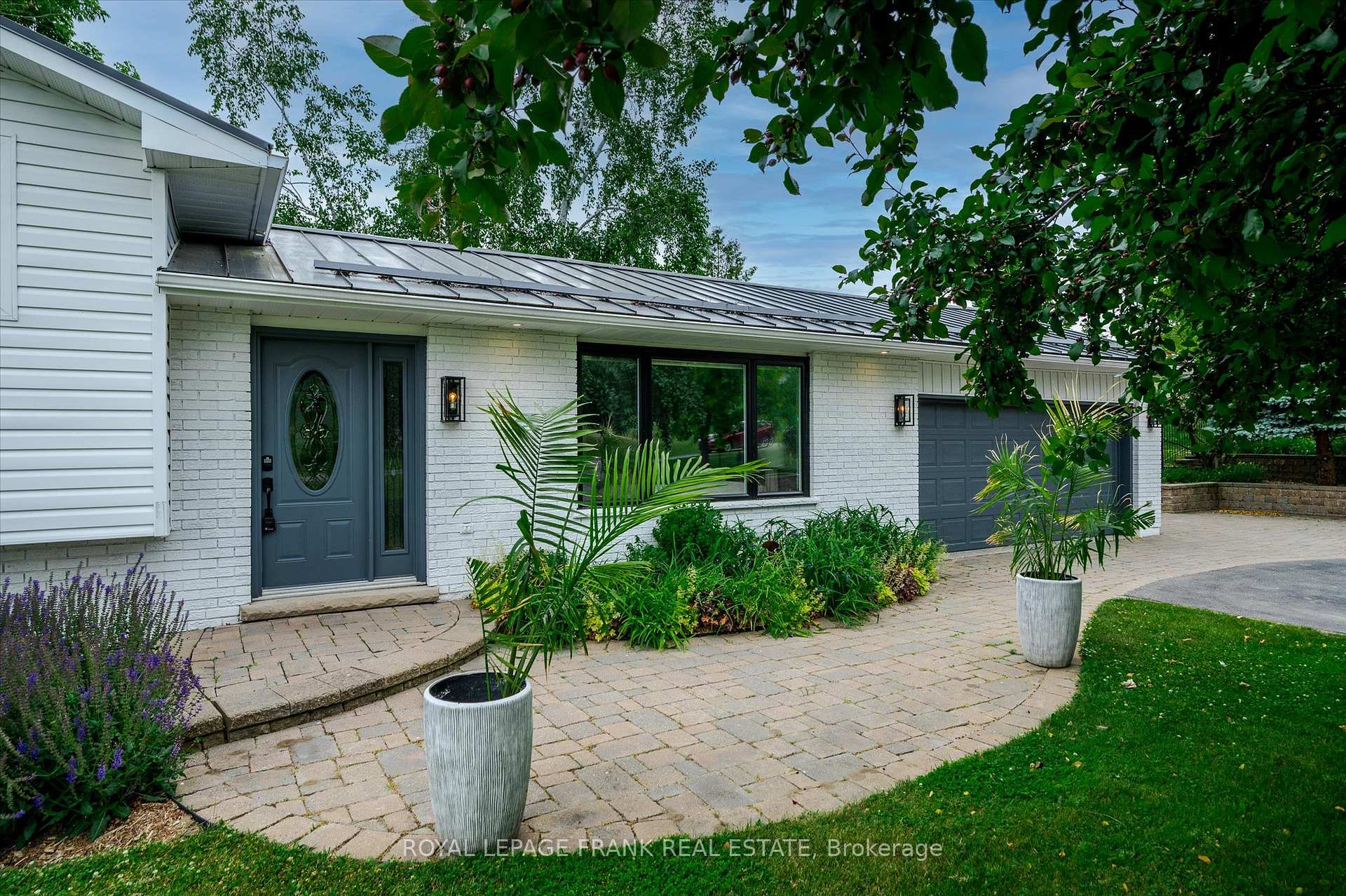 Photo 4 of 1954 Cathcart Crescent, Cavan Monaghan, Cavan Twp — HOMEH