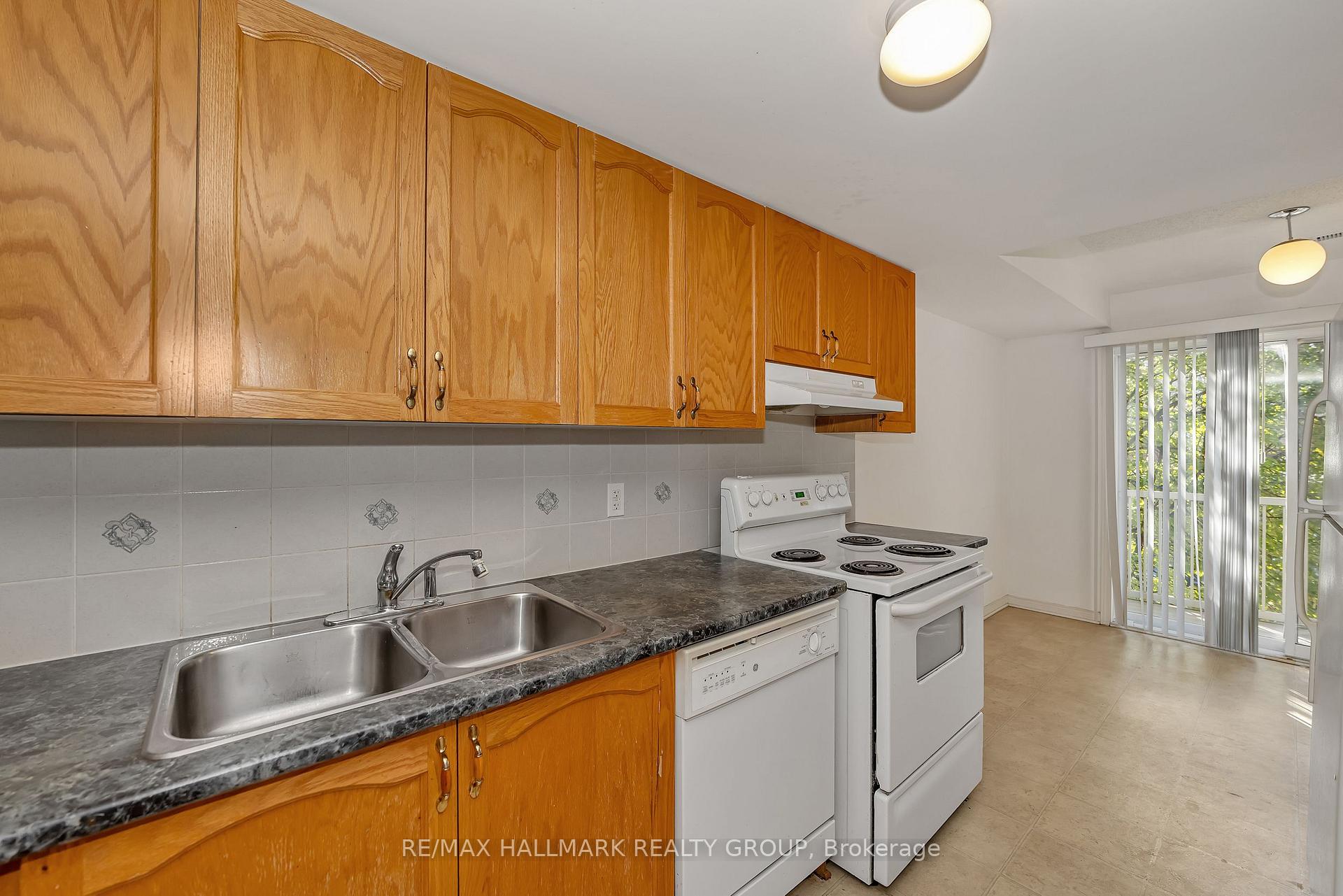 Photo 5 of 62 Lakepointe Drive, Ottawa, Avalon East — HOMEH