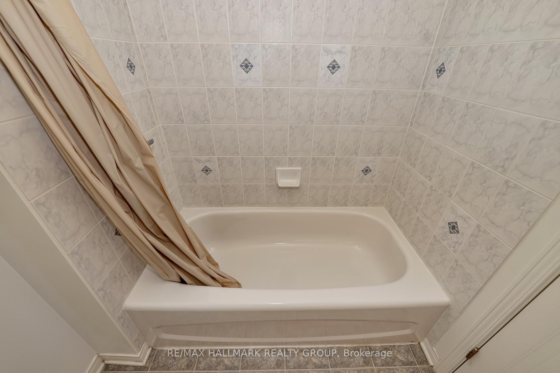 Photo 20 of 62 Lakepointe Drive, Ottawa, Avalon East — HOMEH
