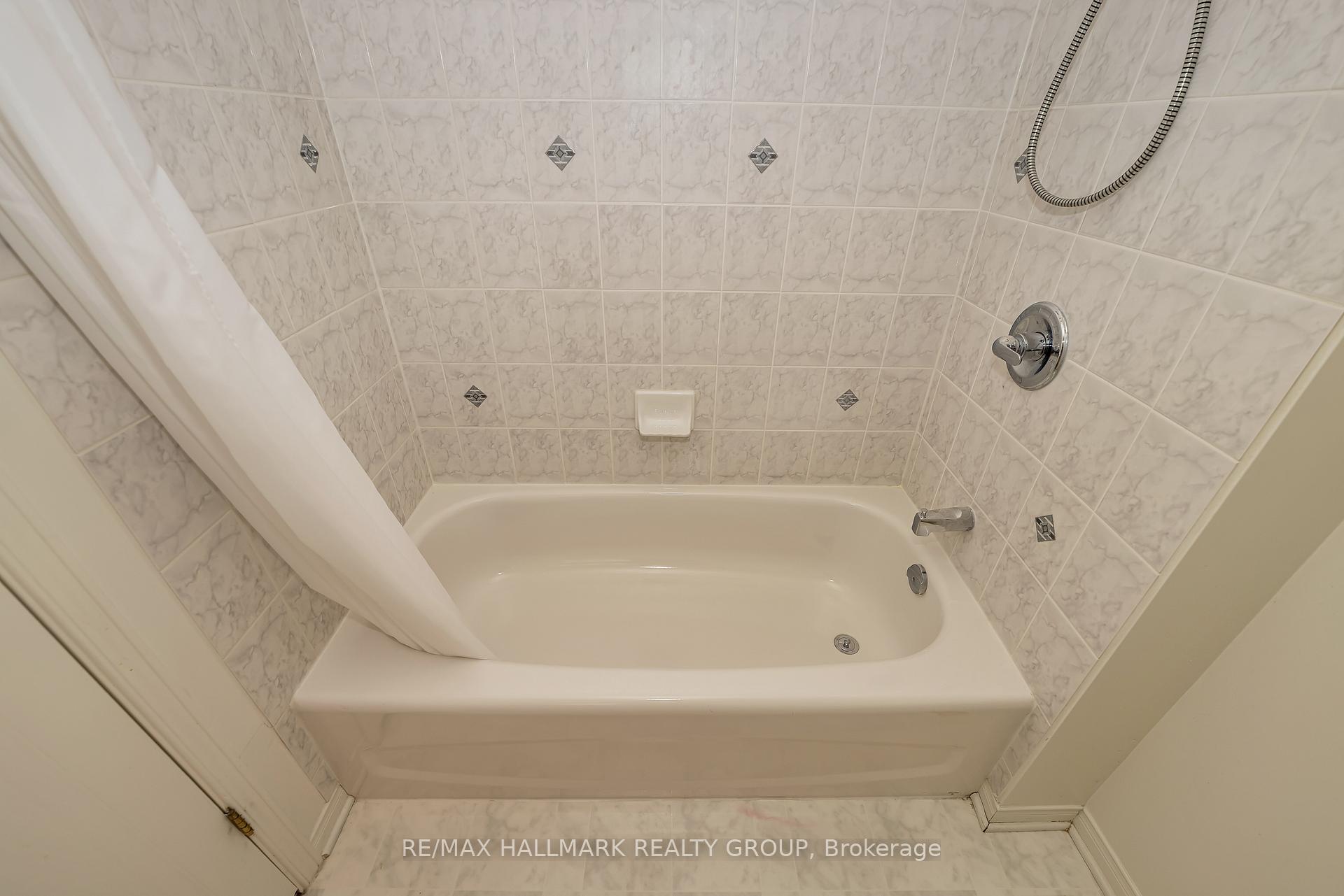 Photo 25 of 62 Lakepointe Drive, Ottawa, Avalon East — HOMEH