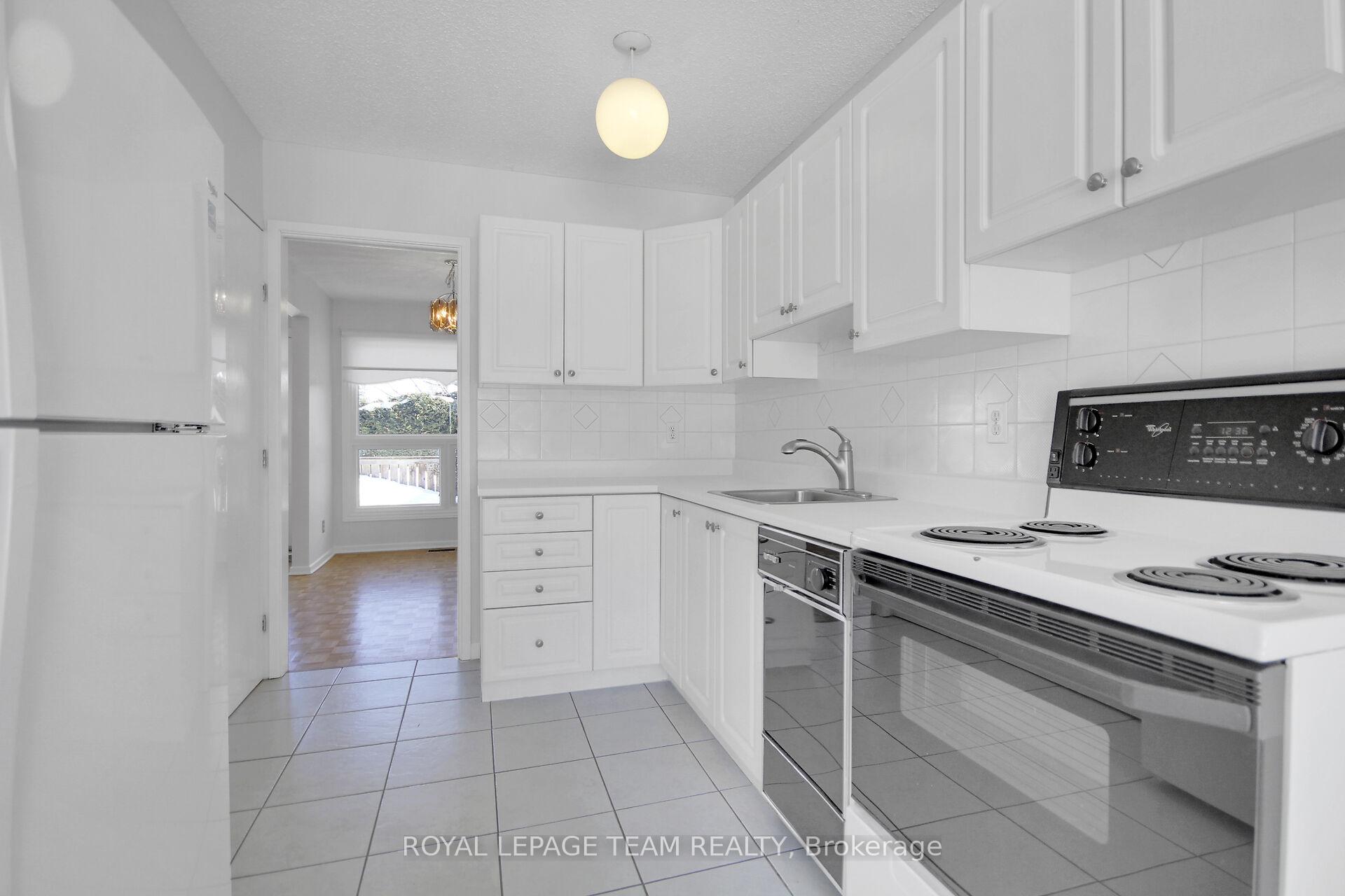 Photo 3 of 70 Rutherford Way, Ottawa, Kanata - Beaverbrook — HOMEH