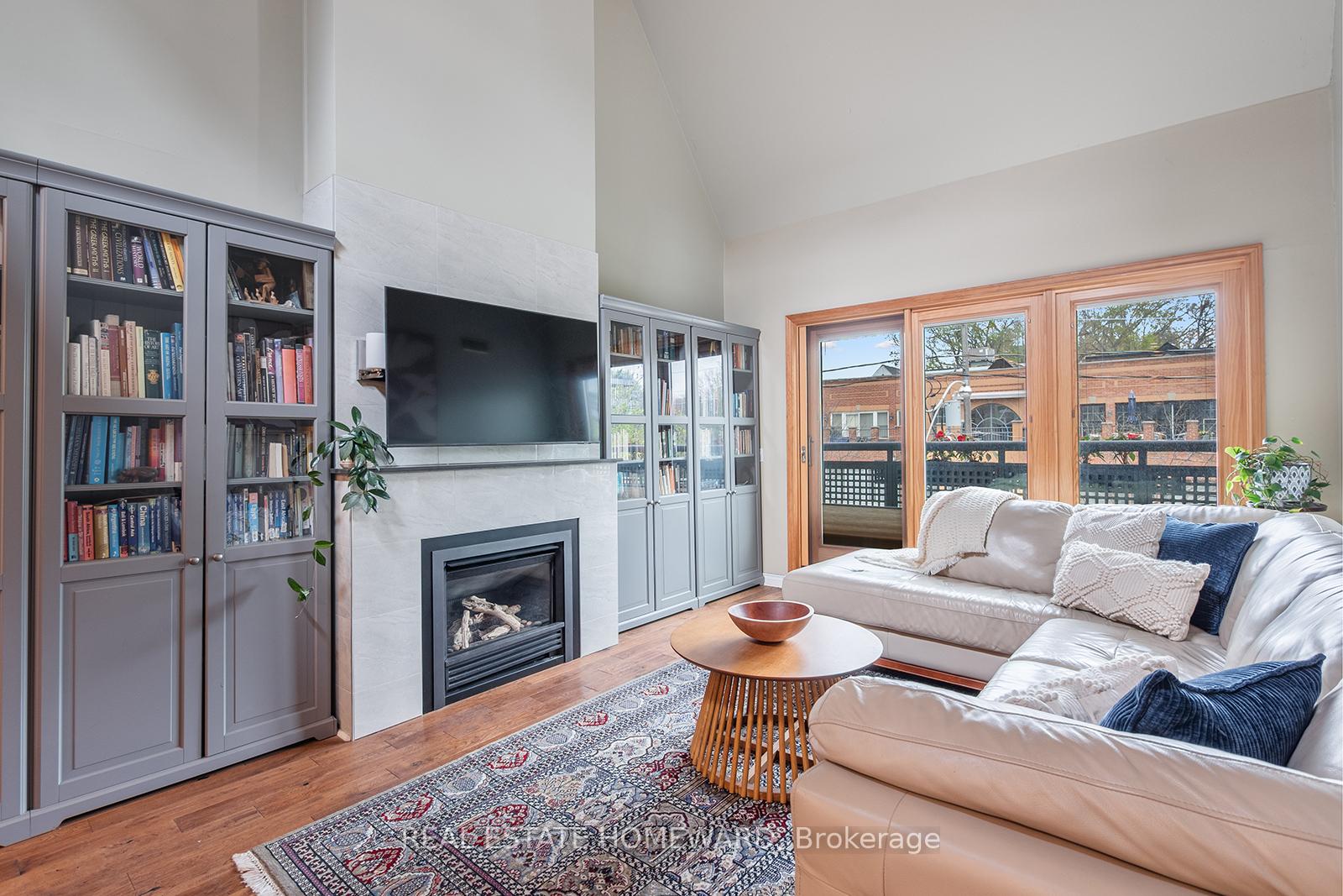 Photo 2 of Unit 301, 1941 Queen Street E, Toronto, The Beaches — HOMEH