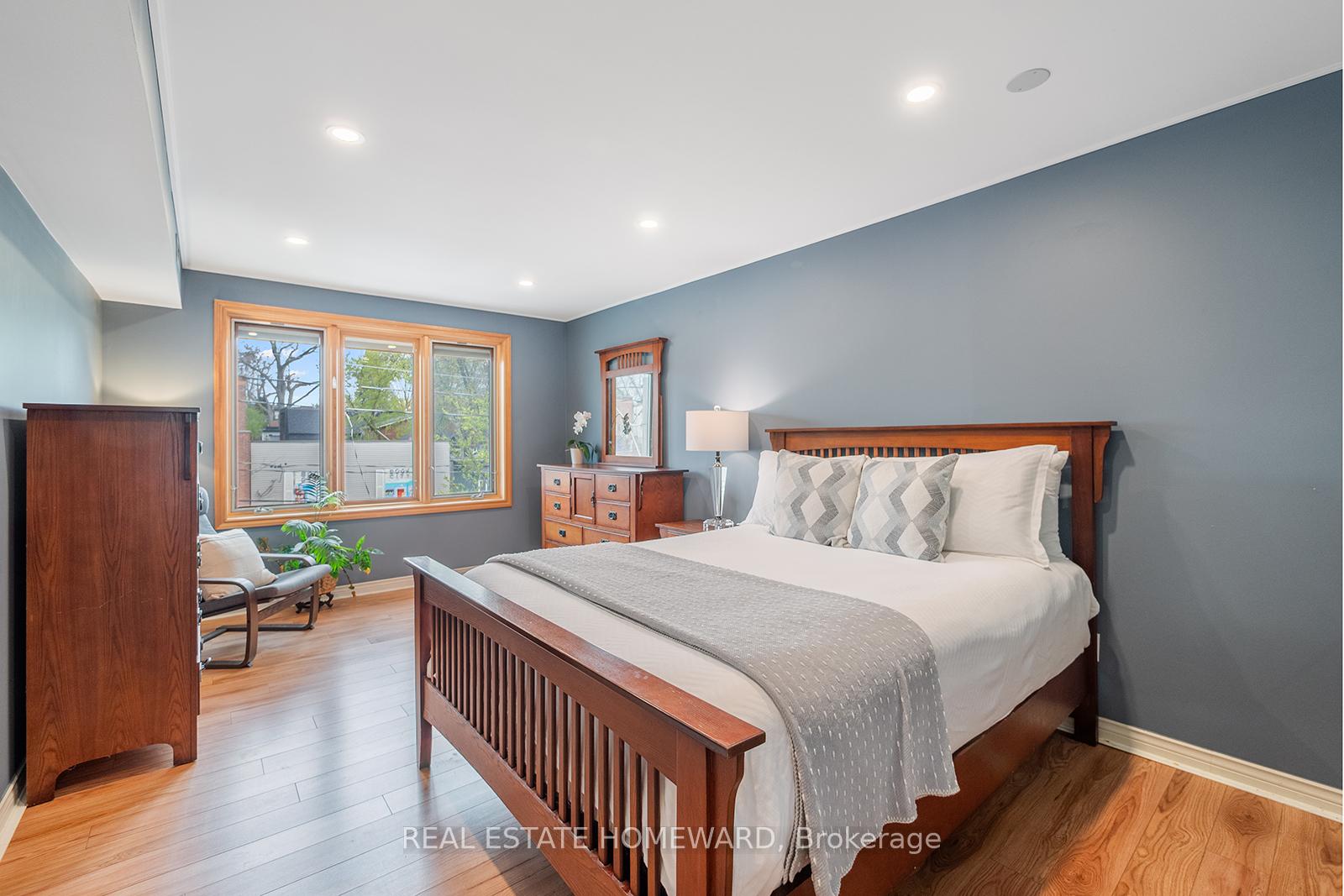 Photo 9 of Unit 301, 1941 Queen Street E, Toronto, The Beaches — HOMEH