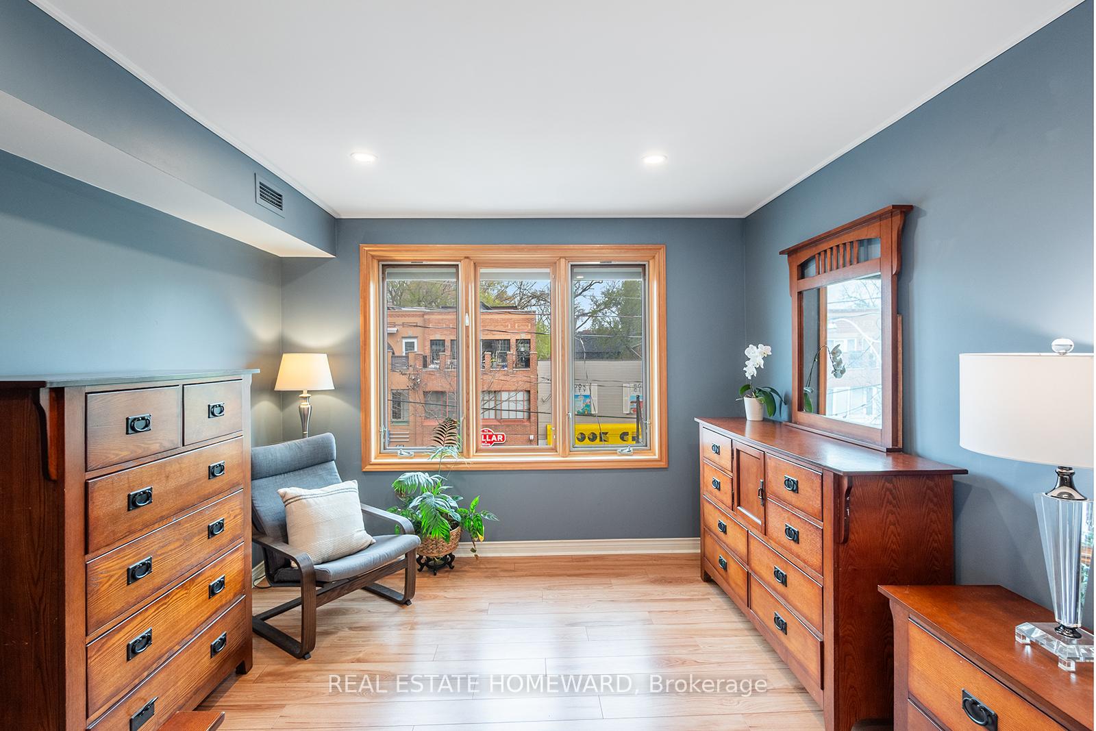 Photo 10 of Unit 301, 1941 Queen Street E, Toronto, The Beaches — HOMEH