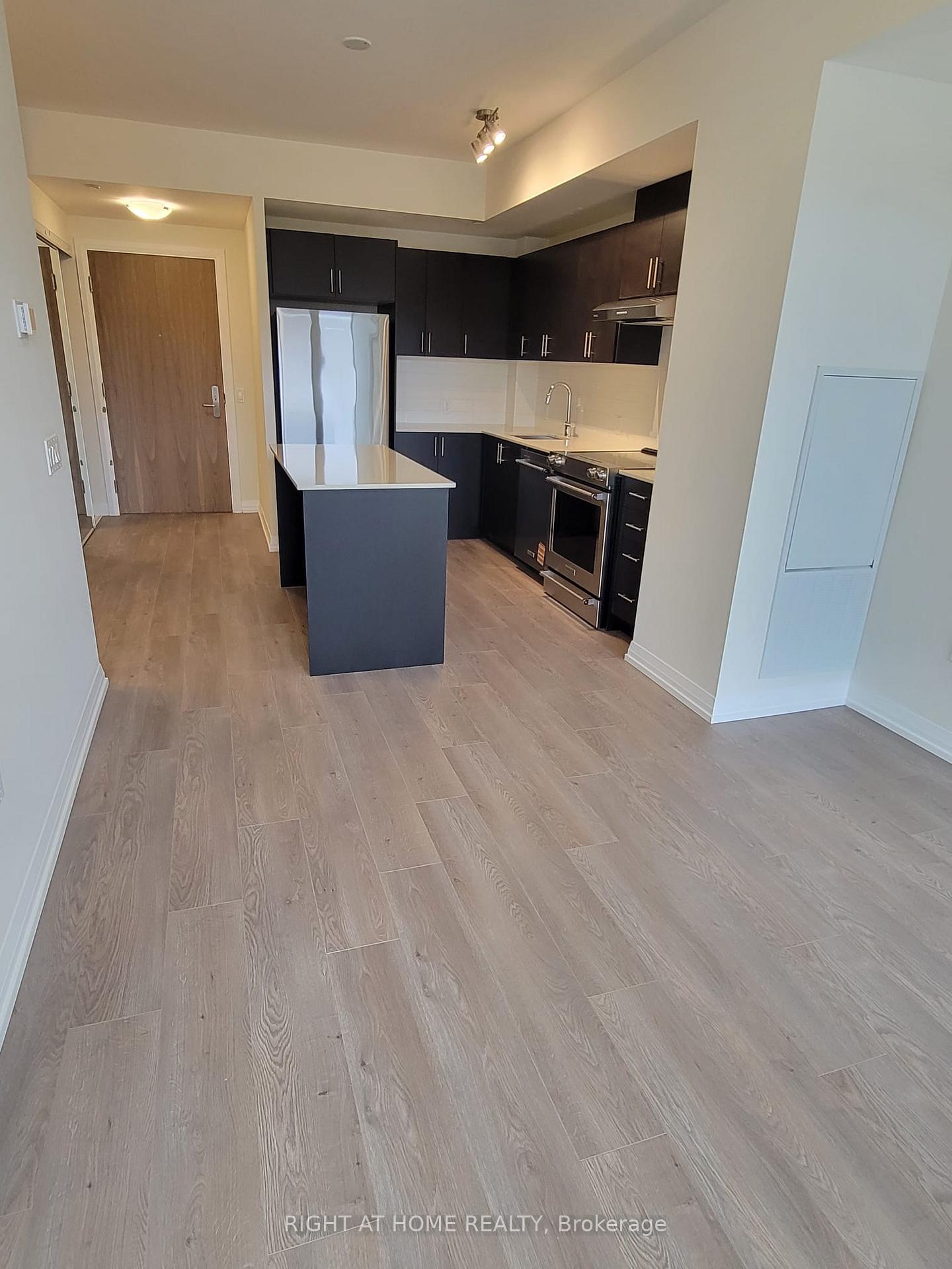 Photo 5 of Unit 210, 27 Korda Gate, Vaughan, Vellore Village — HOMEH