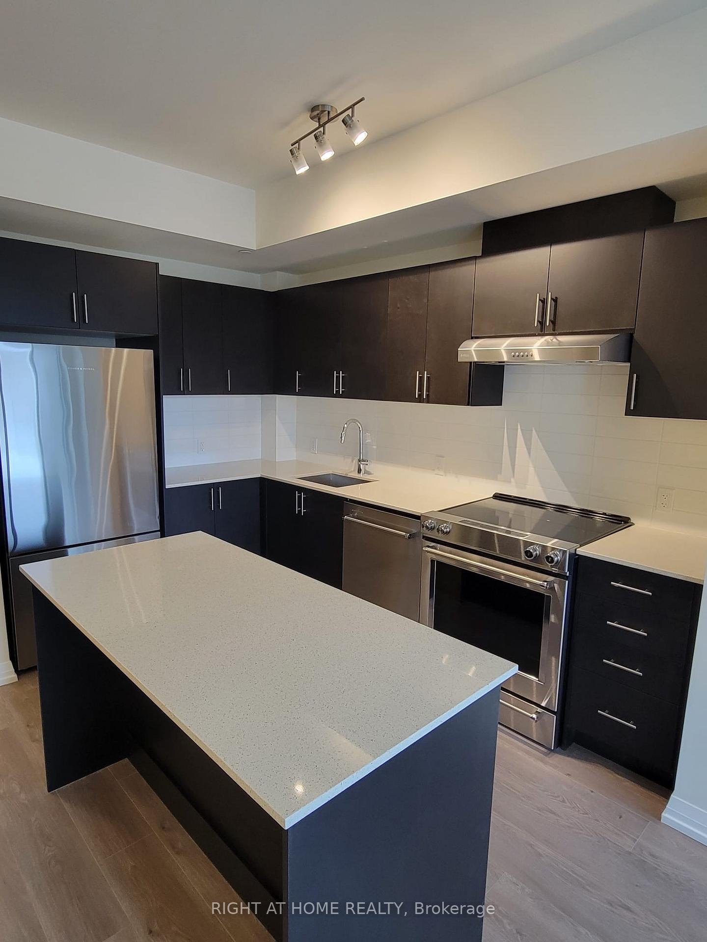 Photo 8 of Unit 210, 27 Korda Gate, Vaughan, Vellore Village — HOMEH