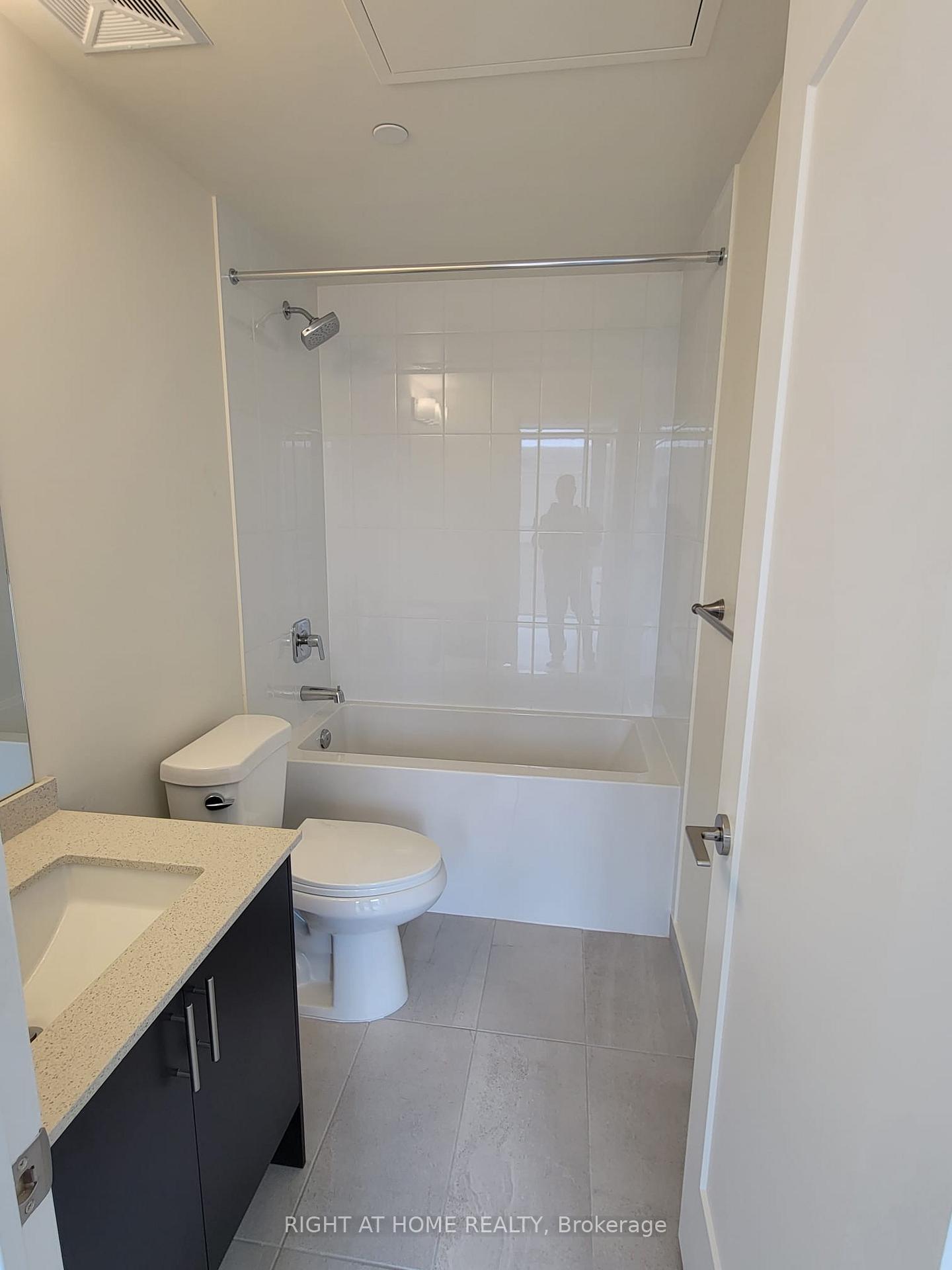 Photo 16 of Unit 210, 27 Korda Gate, Vaughan, Vellore Village — HOMEH