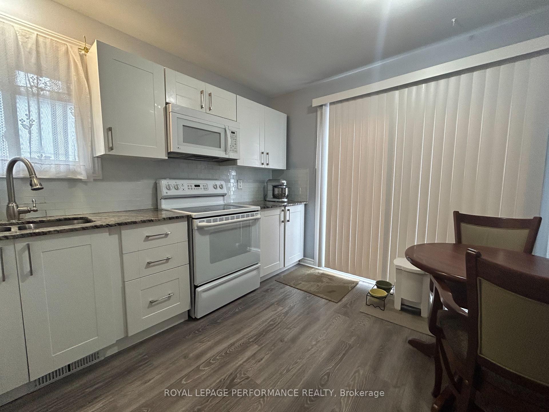 Photo 4 of Unit Unit 69, 2210 Loyola Avenue E, Ottawa, Beaconwood — HOMEH