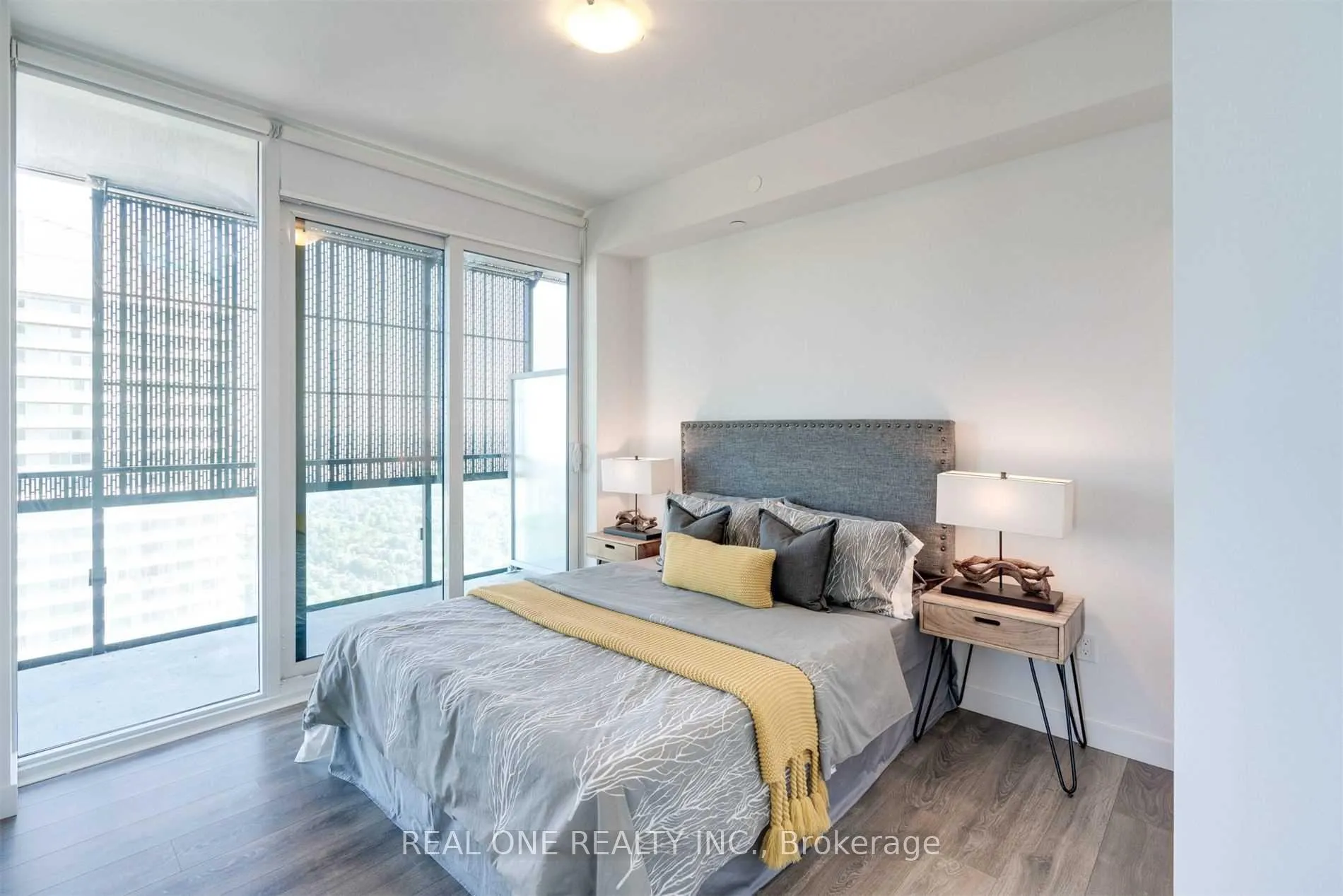 Photo 3 of Unit 5011, 8 Eglinton Avenue E, Toronto, Mount Pleasant West — HOMEH