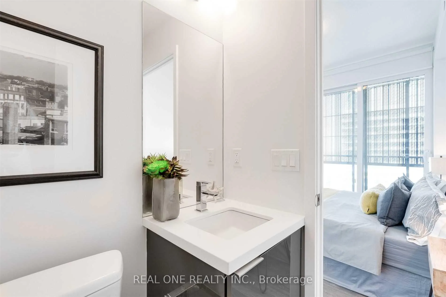 Photo 7 of Unit 5011, 8 Eglinton Avenue E, Toronto, Mount Pleasant West — HOMEH