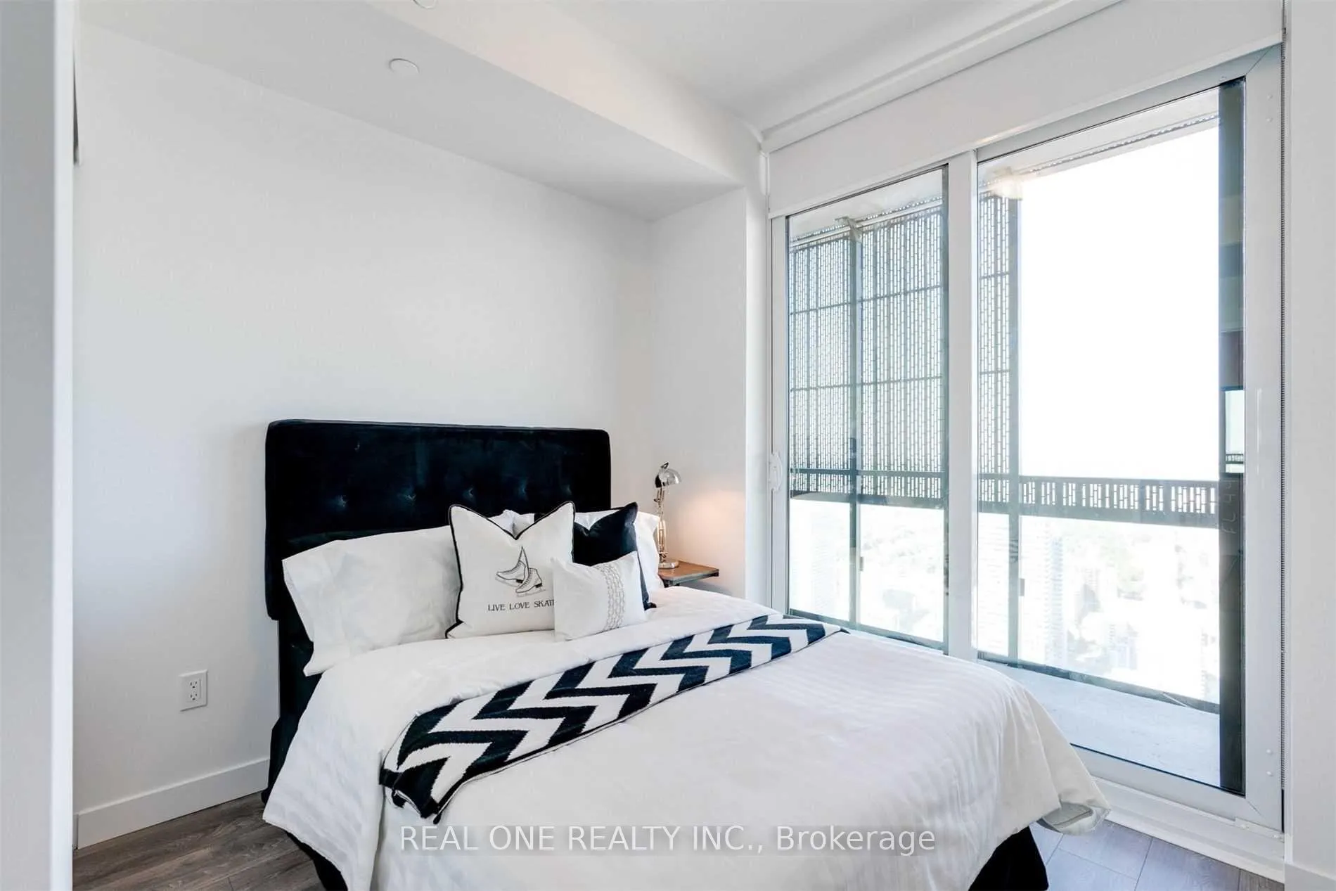 Photo 14 of Unit 5011, 8 Eglinton Avenue E, Toronto, Mount Pleasant West — HOMEH