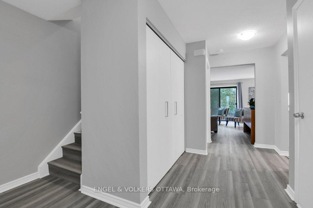 Photo 3 of 46 Bethune Court, Ottawa, Kanata - Beaverbrook — HOMEH